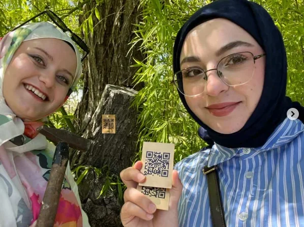 Beyşehir’de Doğa ve Teknolojiyi Buluşturan Proje  BEYŞEHİR ALİ AKKANAT KAMPÜSÜ’NDE AĞAÇLARA DİJİTAL KİMLİK
