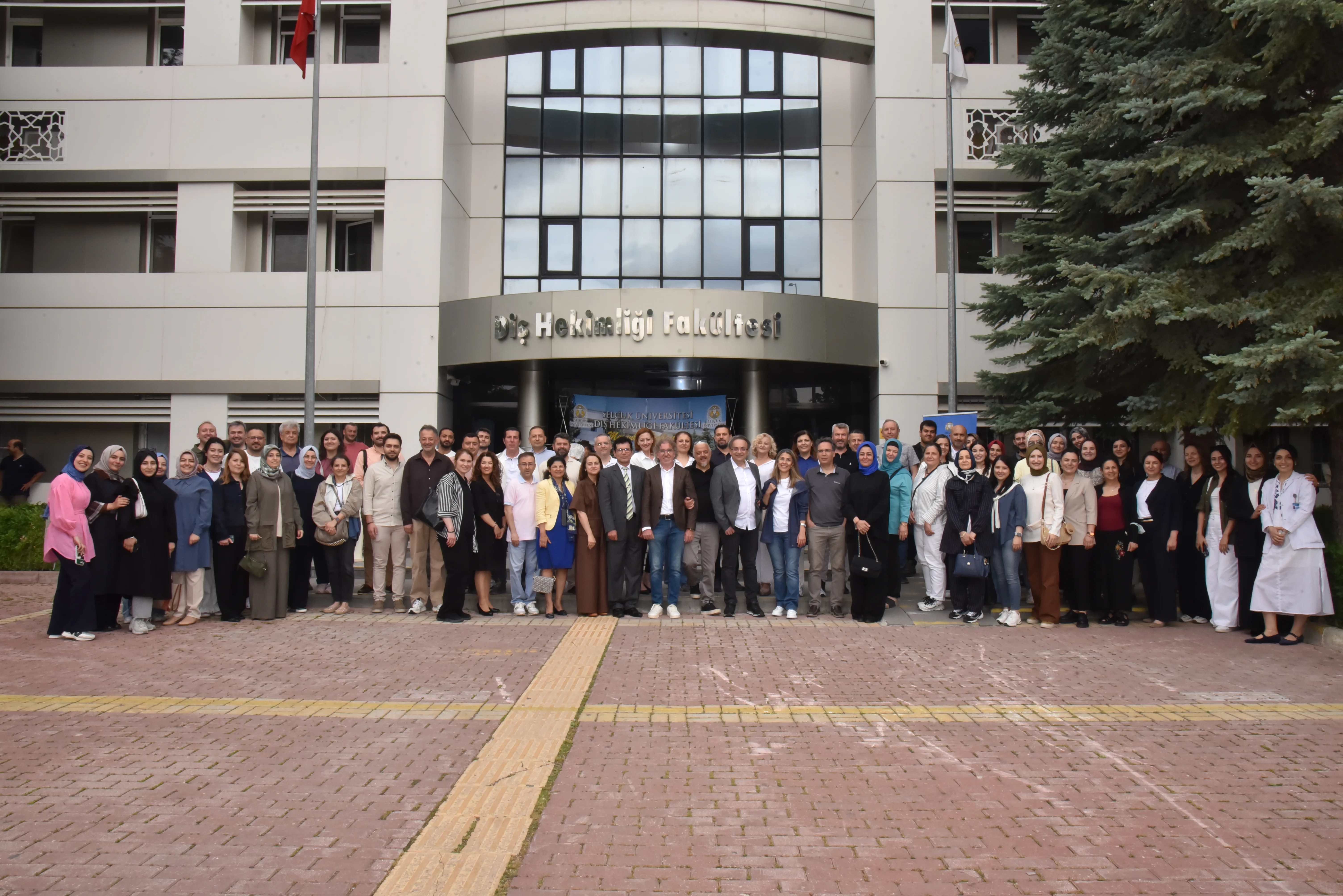 Selçuk Üniversitesi Diş Hekimliği Fakültesi Mezunları Geleneksel Buluşmada Bir Araya Geldi