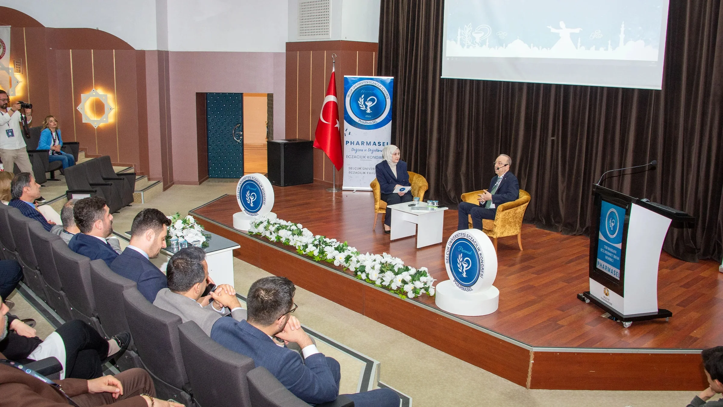Fakültemizde eczacılığın geleceği konuşuldu