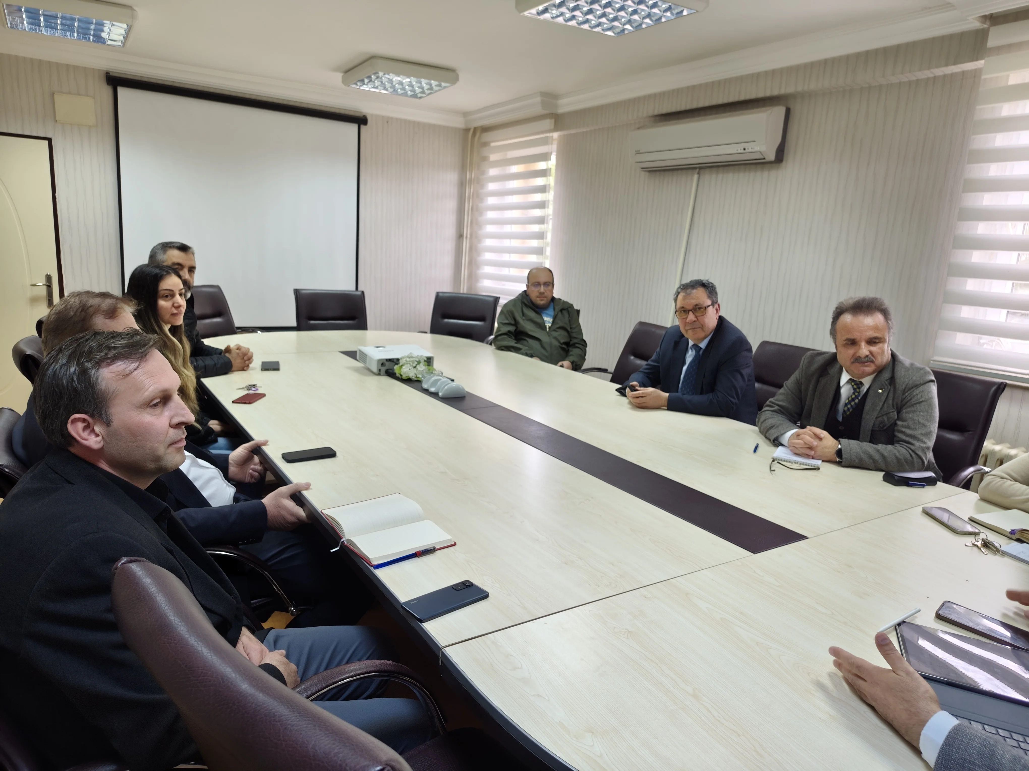 Fars Dili ve Edebiyatı Bölümü Akademisyenleri ARDEK ile Araştırma Süreçlerini Değerlendiriyor