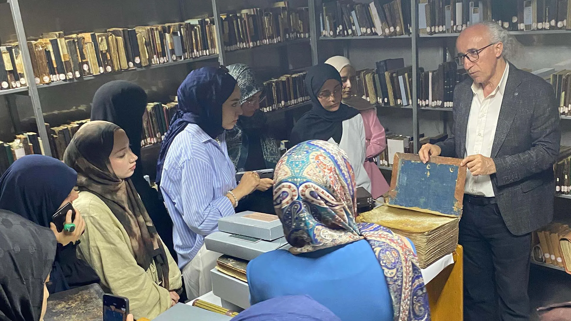 Arap Dili ve Edebiyatı Bölümü Öğrencilerinden Konya Yazma Eserler Bölge Müdürlüğü’ne Akademik İnceleme Gezisi