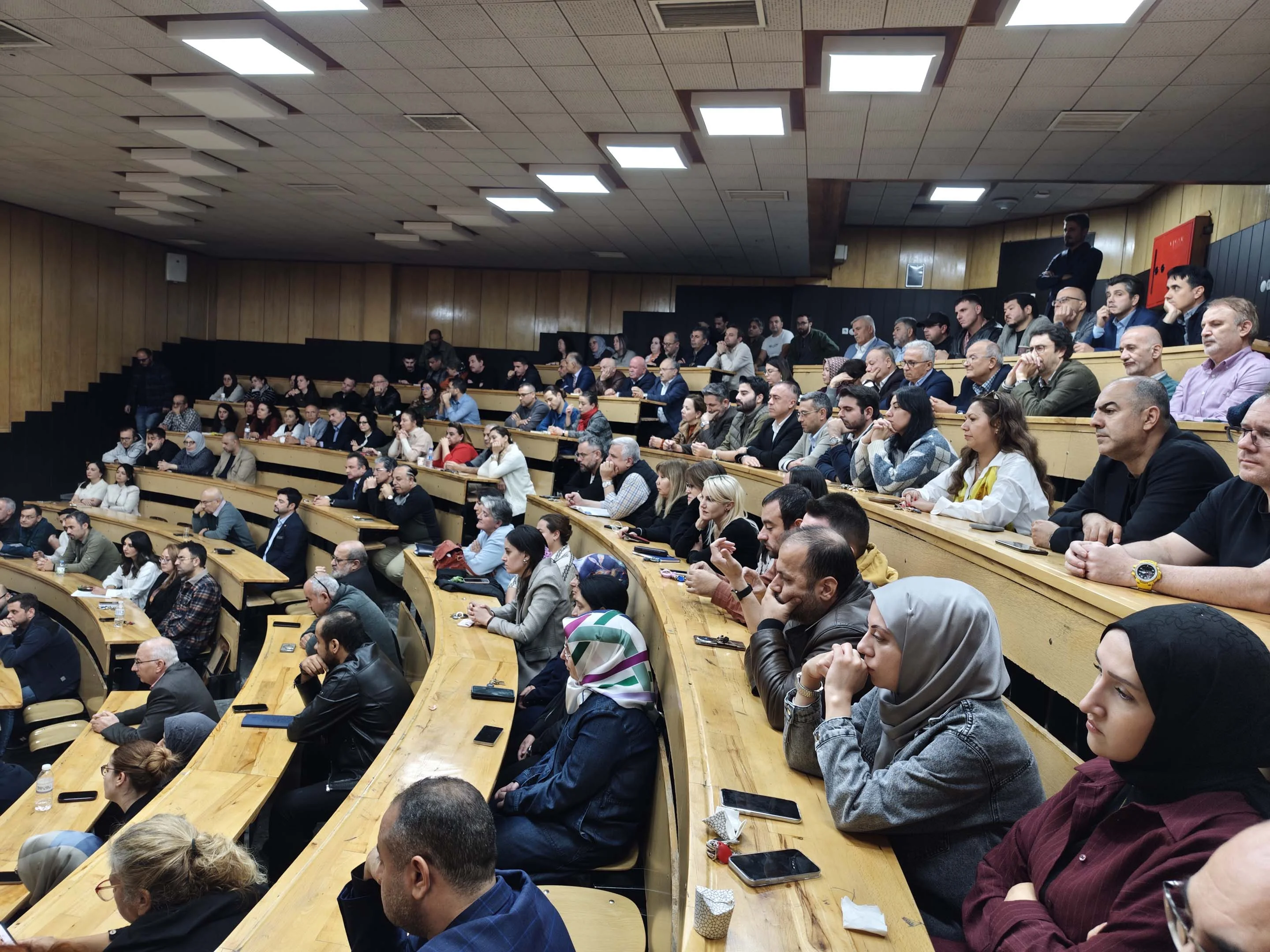 Selçuk Üniversitesi Edebiyat Fakültesinde 2026-2027 Eğitim-Öğretim Yılı Akademik Kurul Toplantısı Gerçekleştirildi