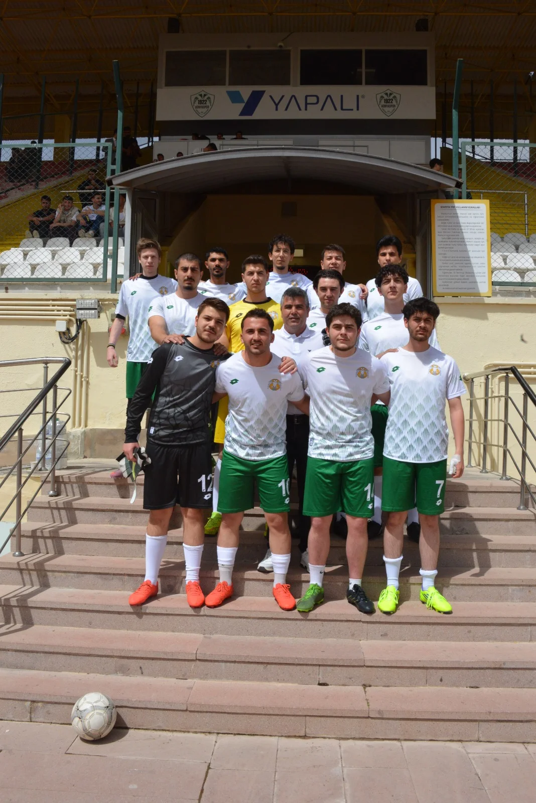 30. Geleneksel Bahar Şenlikleri kapsamında, öğrenci futbol takımımız ile Tıp Fakültesi öğrenci futbol takımı karşı karşıya geldi