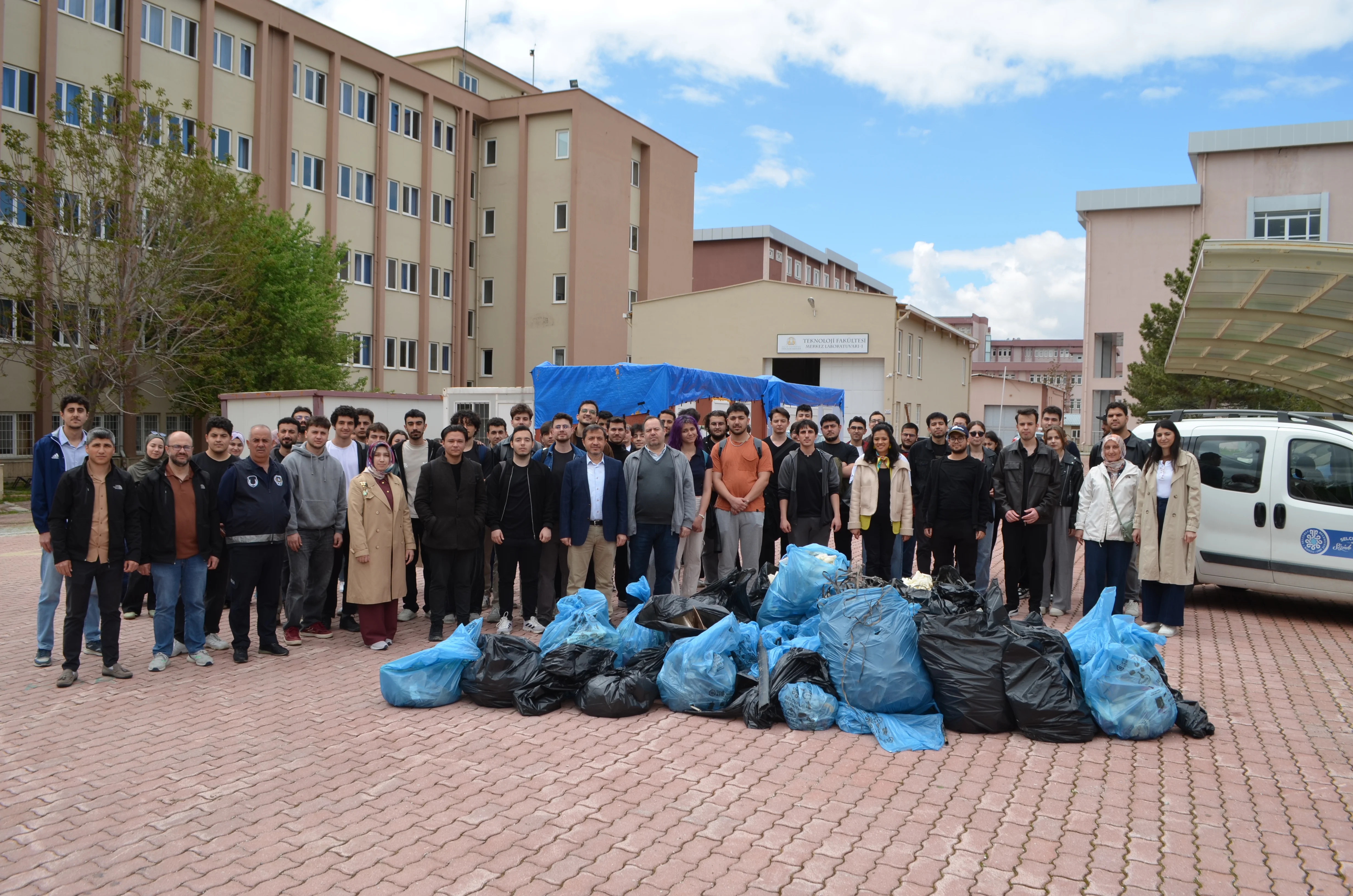 Fakültemizde Çevre ve Geri Dönüşüm Etkinliği