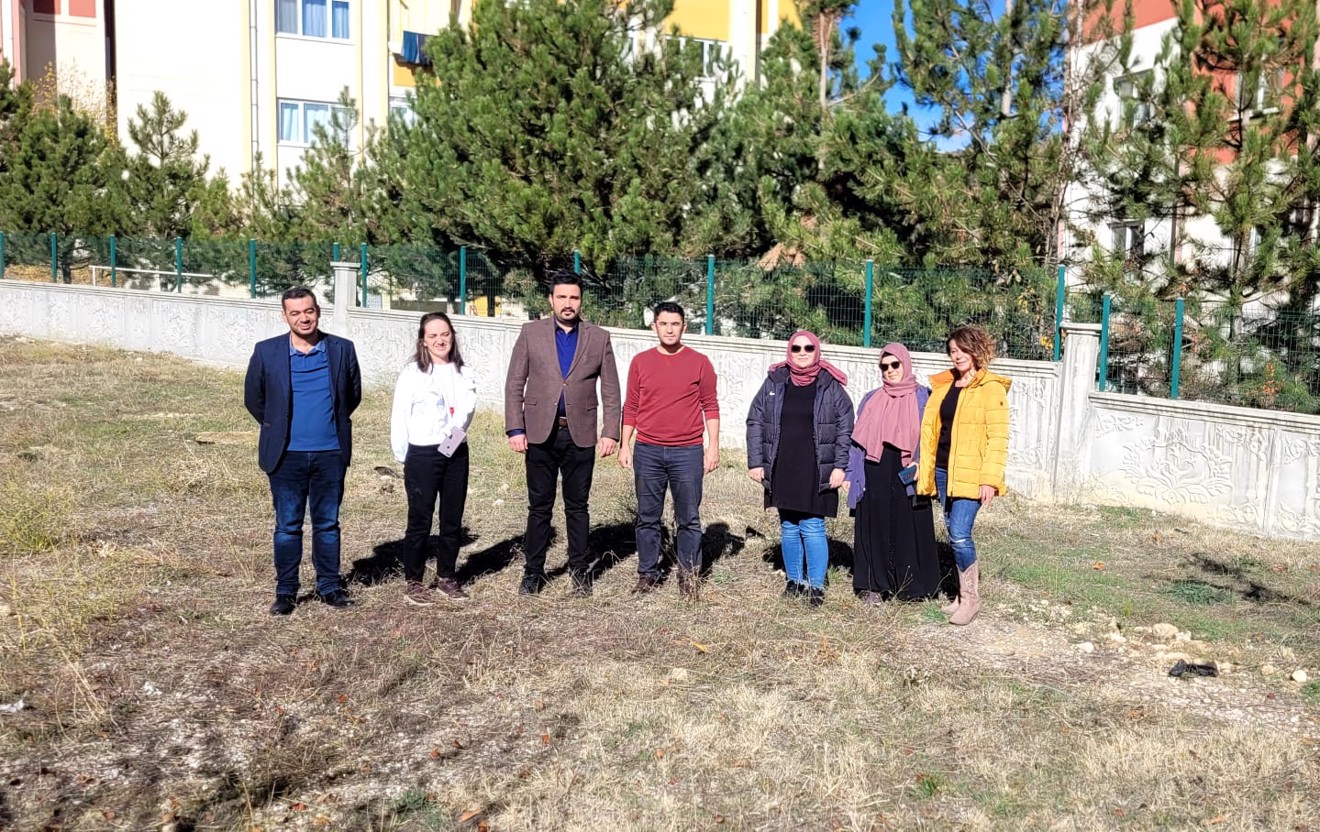 Bozkır Meslek Yüksekokulu’nda Görev Yapan Hocalarımız Fidan Dikme Etkinliği Gerçekleştirdi.