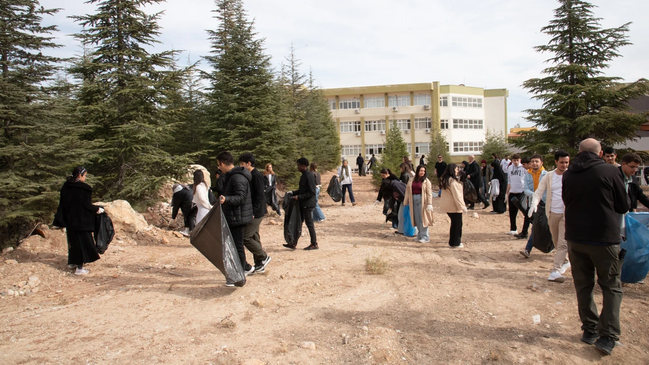 Fen Fakültesi öğrencileri temiz çevre için el ele verdi