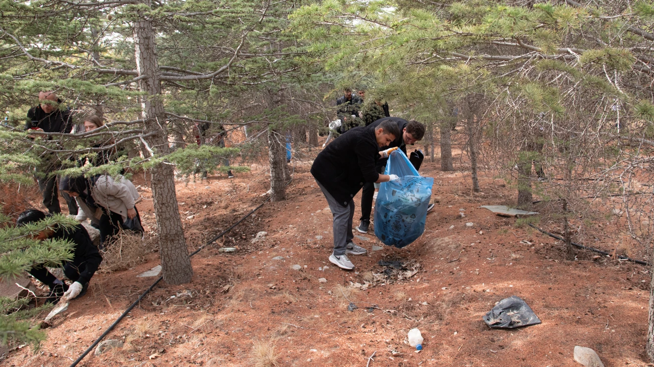 Fen Fakültesi öğrencileri temiz çevre için el ele verdi