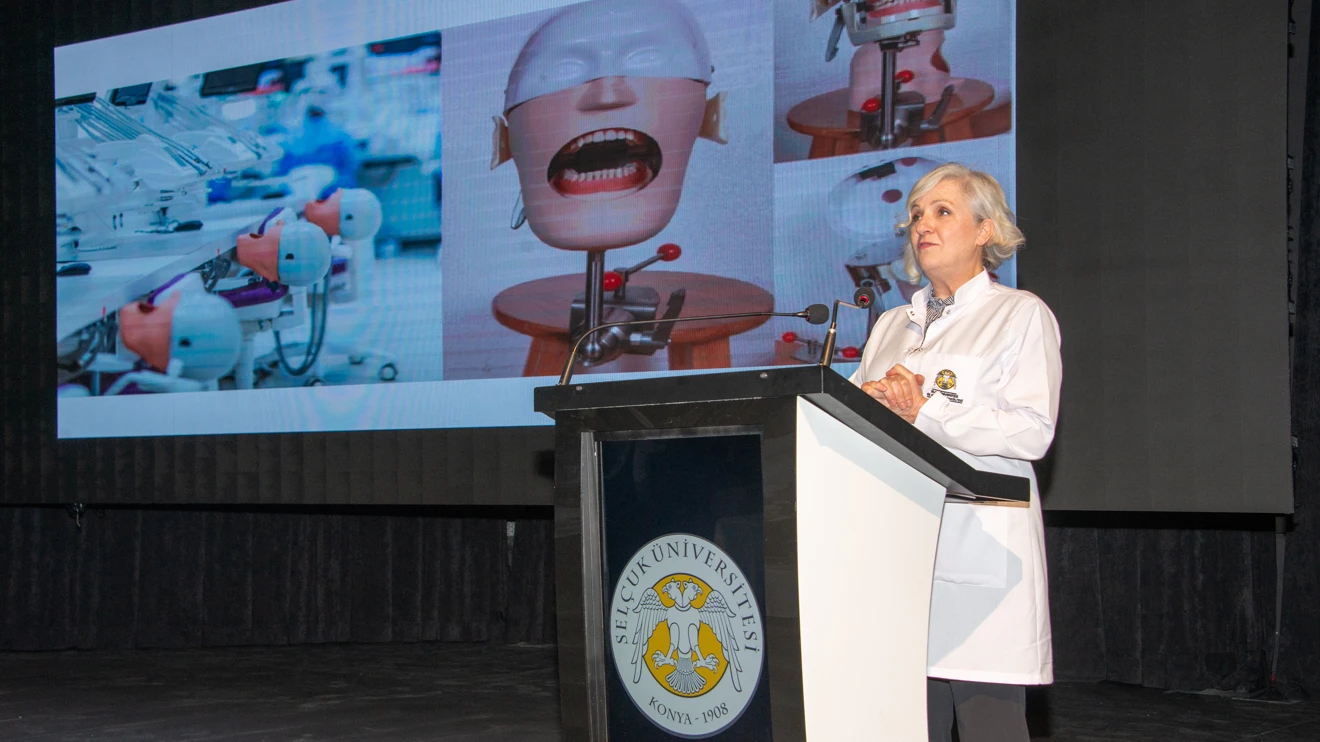 Diş Hekimliği Fakültesinde Beyaz Önlük Töreni coşkusu