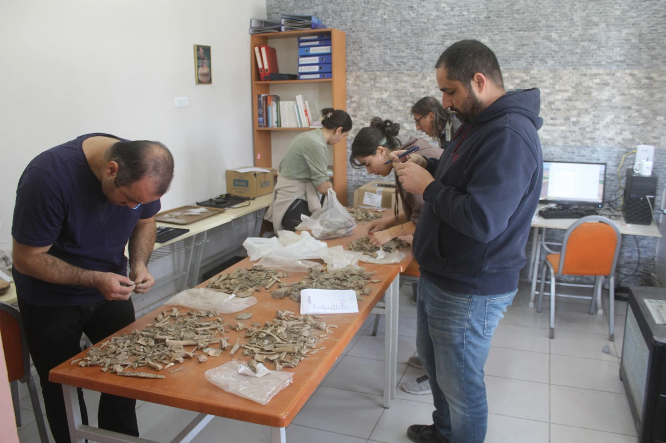 Doç. Dr. Ahmet İhsan Aytek ve Dr. Öğr. Üyesi Alper Yener Yavuz antropoloji çalışmalarını yürütmektedir.