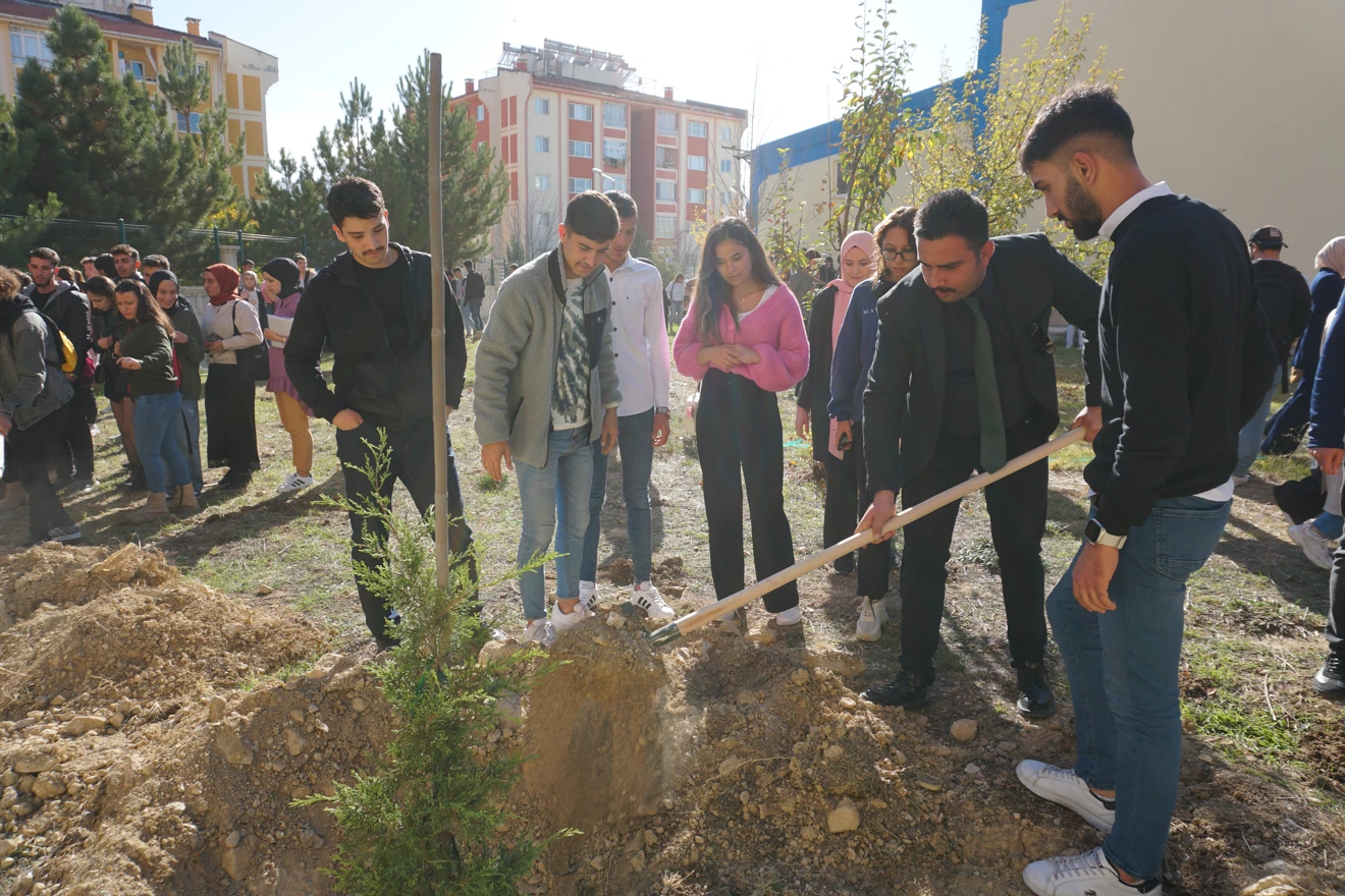 "100 Fidan 100 Nefes" Fidan Dikim Etkinliğini Gerçekleştirdik.