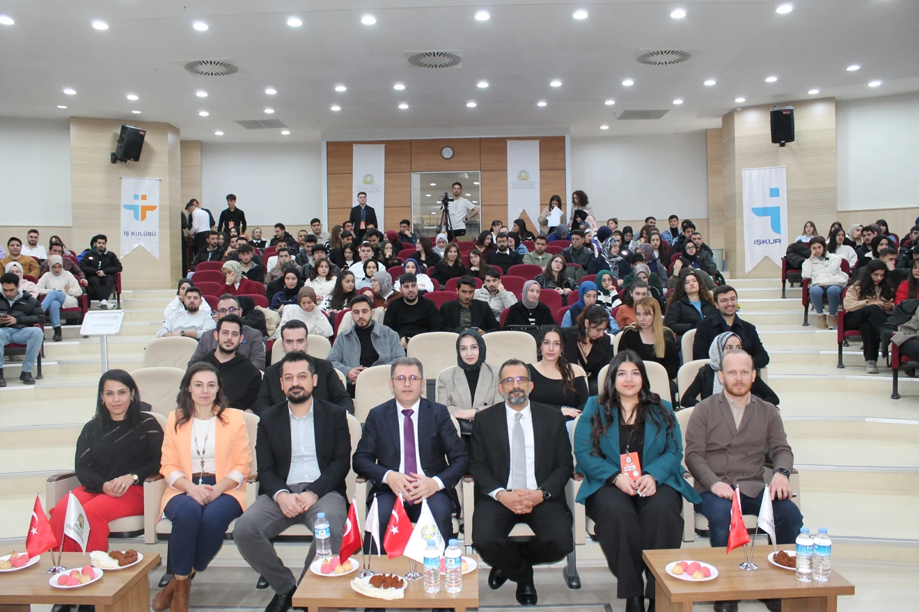  "Finteka Kariyer Zirvesi“ Konulu Konferans Gerçekleşti.