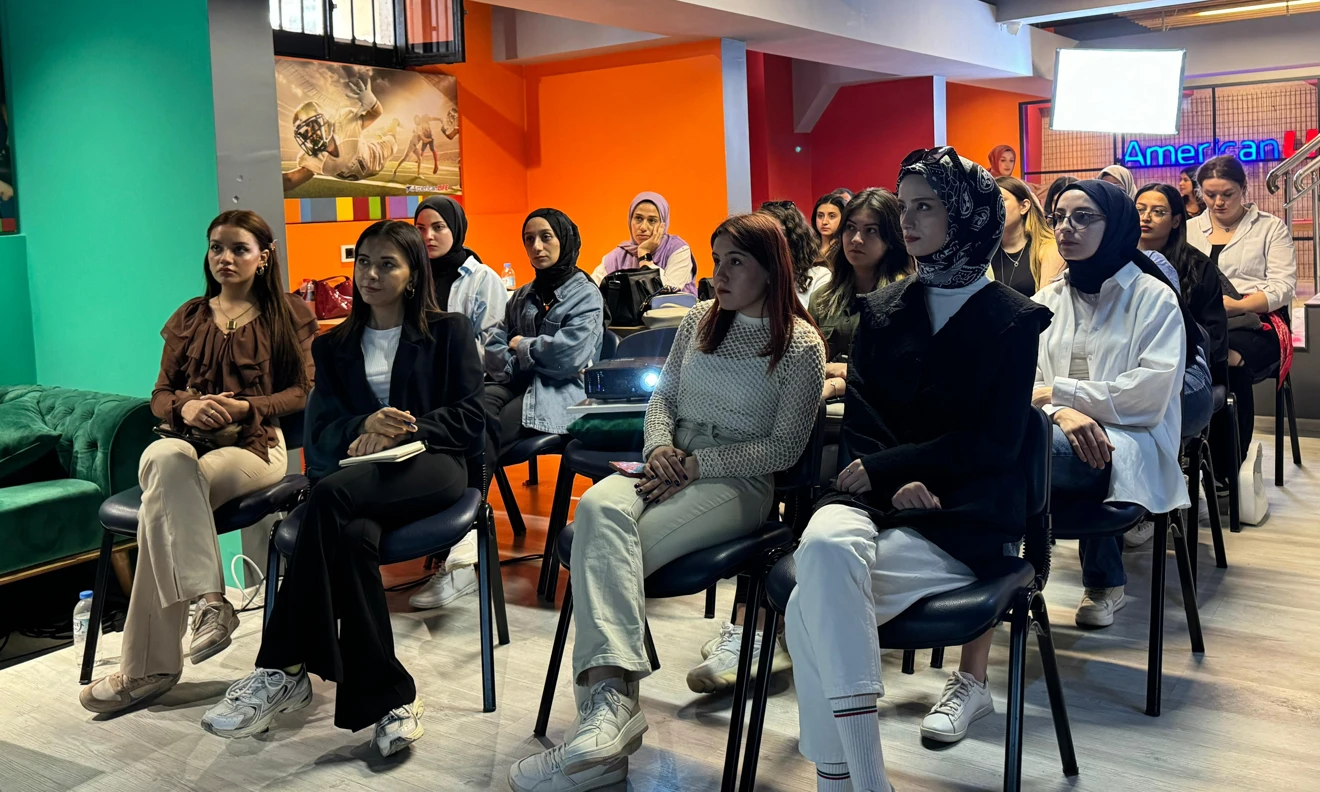 'Kültürlerarası İletişimde Genç İletişimciler: ESC Global Vizyon' workshop etkinliği