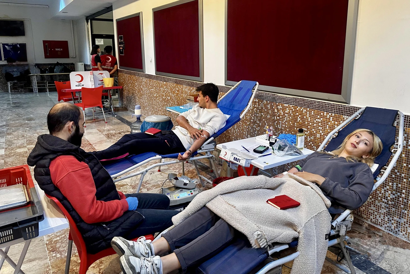 Öğrencilerden kan bağışına destek
