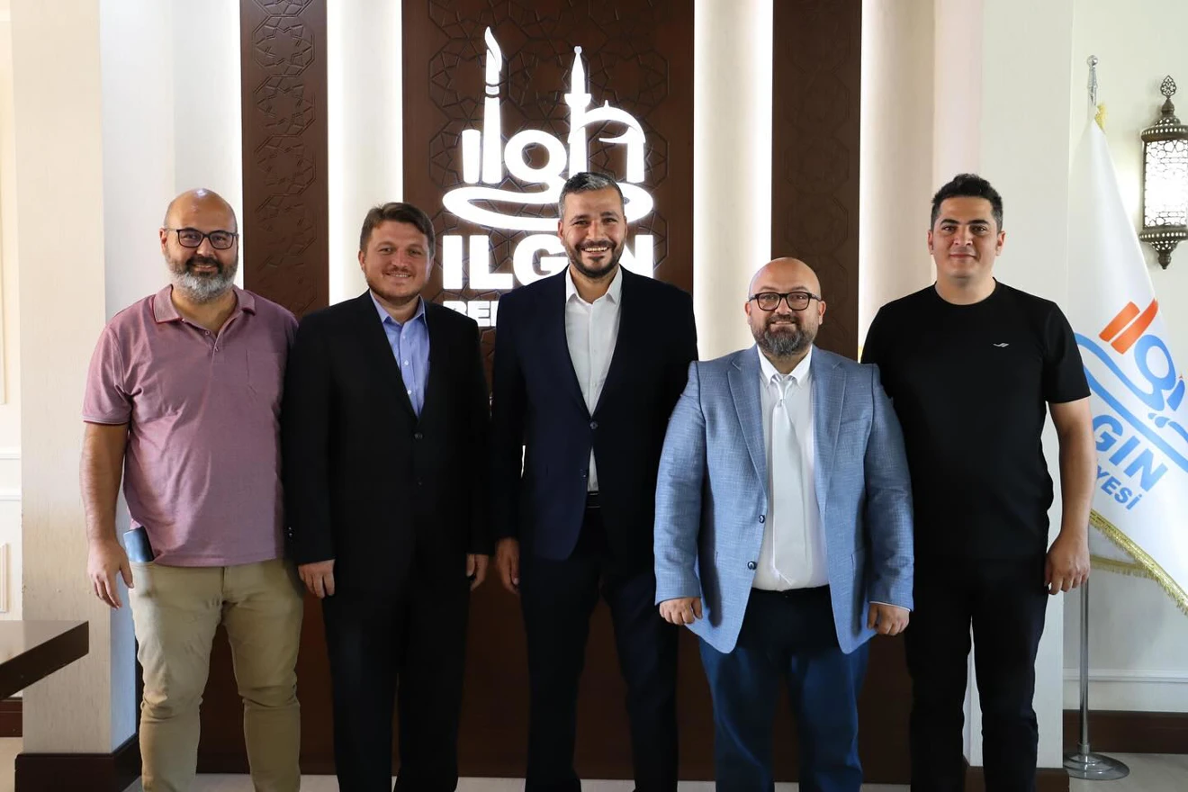  Ilgın Belediye Başkanımız Sayın Ömer APİL’i makamında ziyaret 
