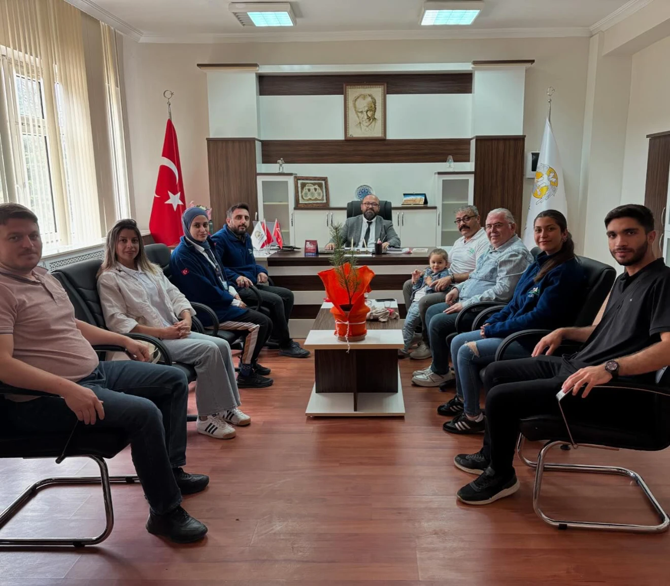 Ilgın TEMA Vakfı Temsilcisi Sayın Zeynel TEKER ve yönetim ekibi, Yüksekokul yönetimimize hayırlı olsun ziyaretinde bulunmuşlardır.
