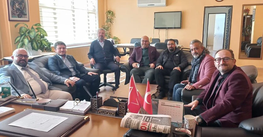 Yüksekokul Yönetimimiz, Sarayönü Meslek Yüksekokulu Müdürü Doç.Dr. Muhammed Kamil Öden’i makamında ziyaret etmiştir.