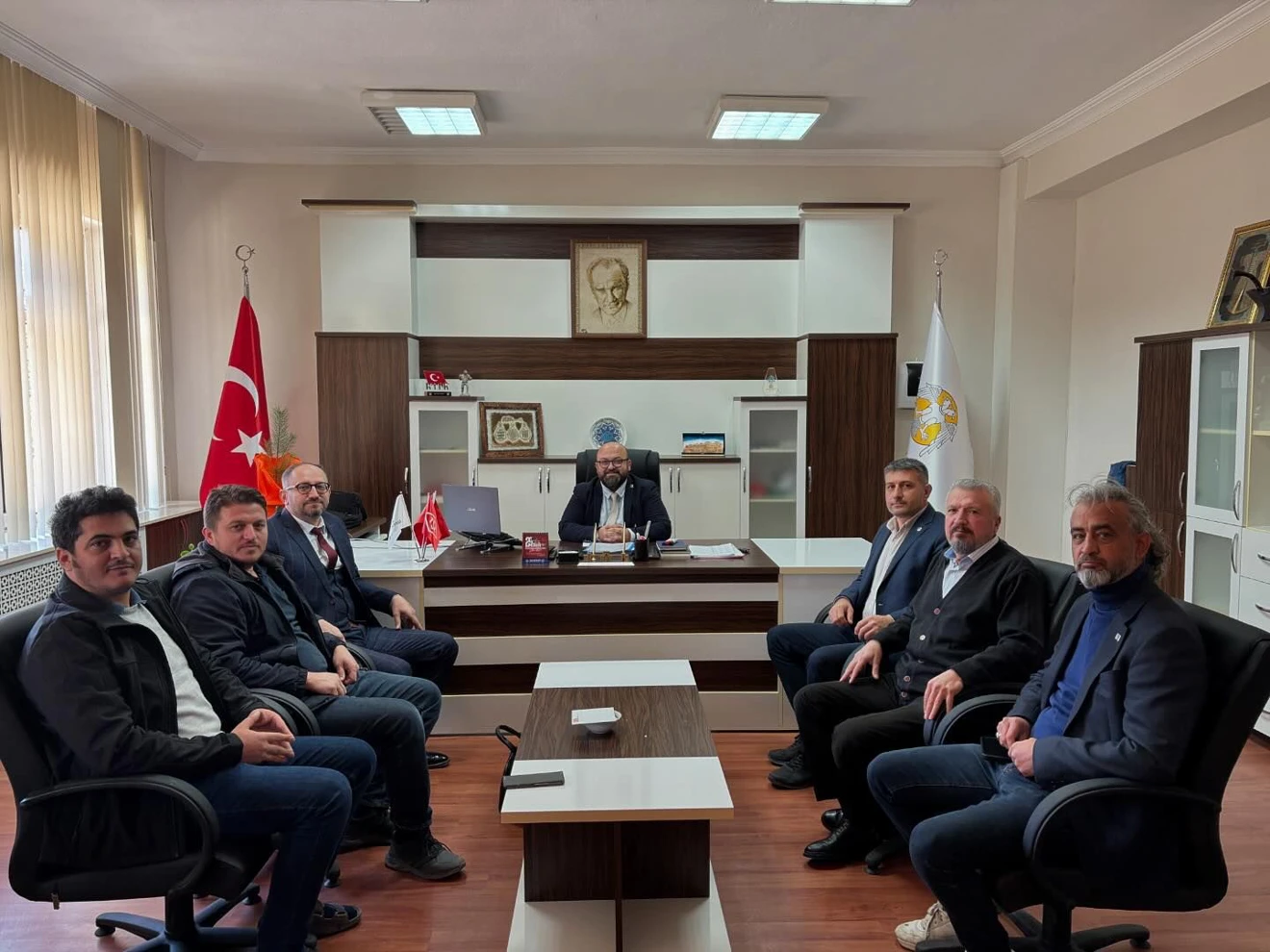 Sarayönü Meslek Yüksekokulu Müdürü Doç. Dr. Muhammed Kamil Öden ve yönetim ekibi, yüksekokulumuzu ziyaret etmişlerdir.
