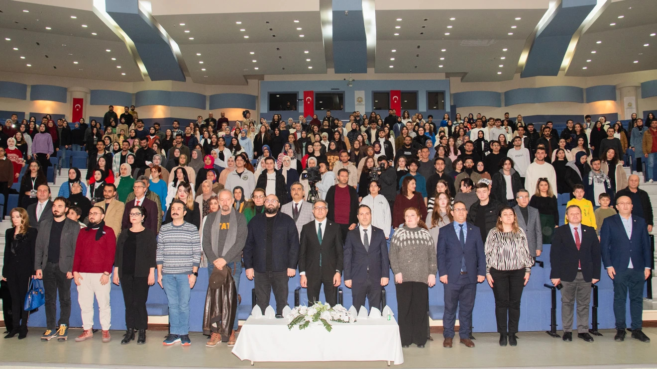 Selçuk Üniversitesinde ‘Gönül Dağı’ dizisi oyuncularıyla söyleşi yapıldı