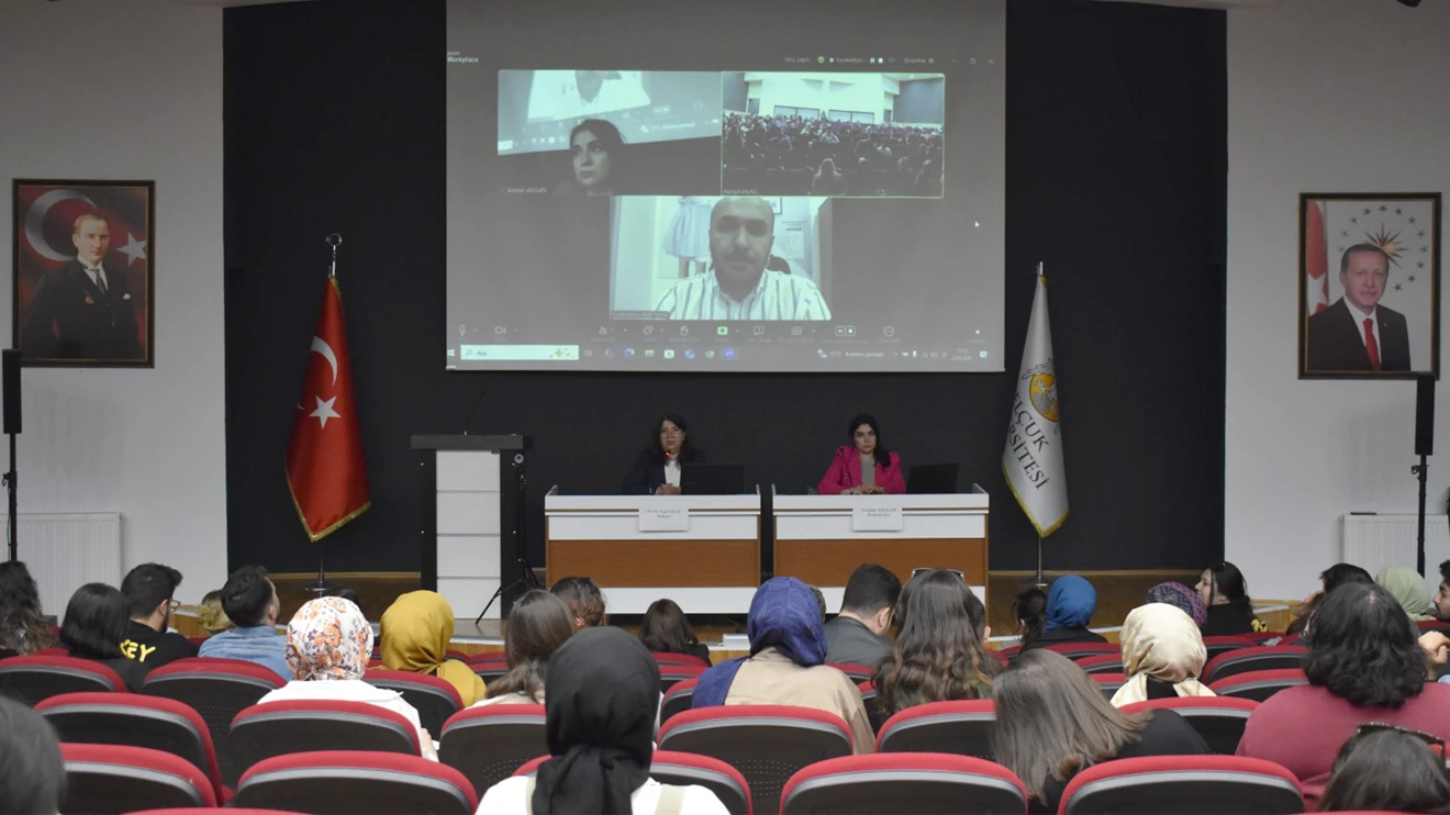 “Yapay Zeka ve Moda Tasarımında Yeni Yaklaşımlar Paneli” yapıldı