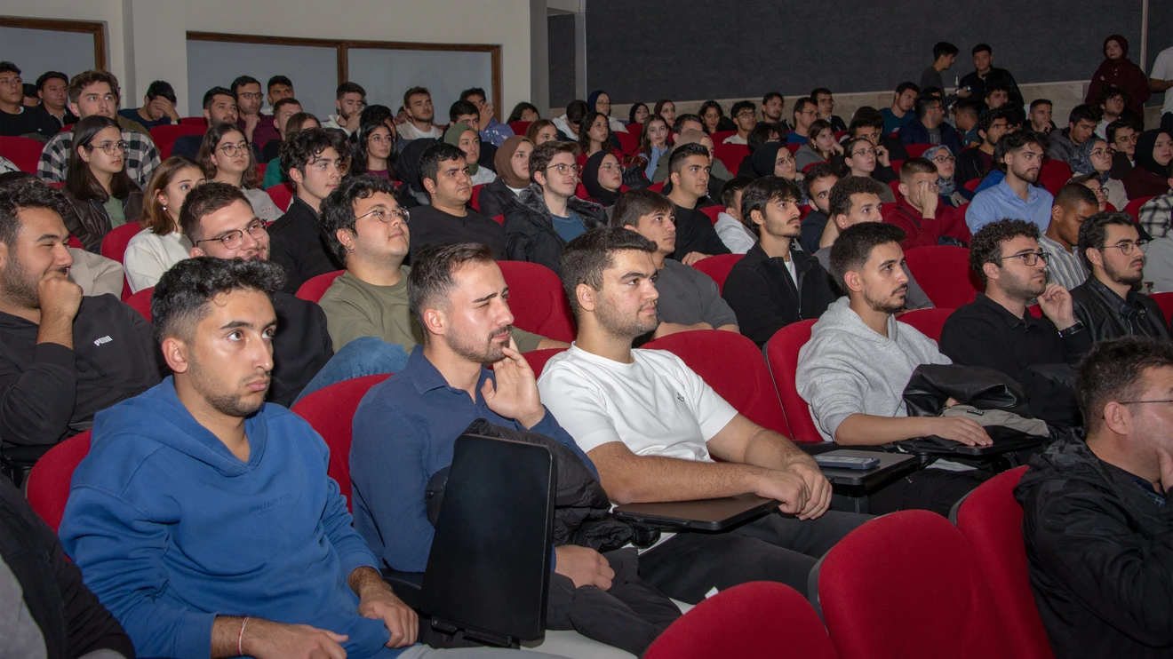 Öğrencilere Yurt Dışında Lisansüstü Eğitim ve Burs İmkanları anlatıldı