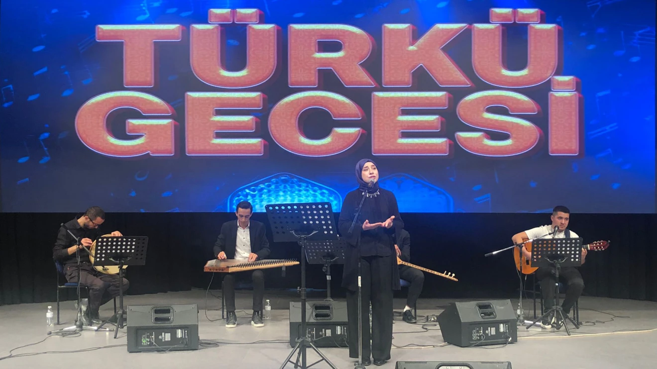 Selçuk Üniversitesinde türkülerle dolu bir gece yaşandı