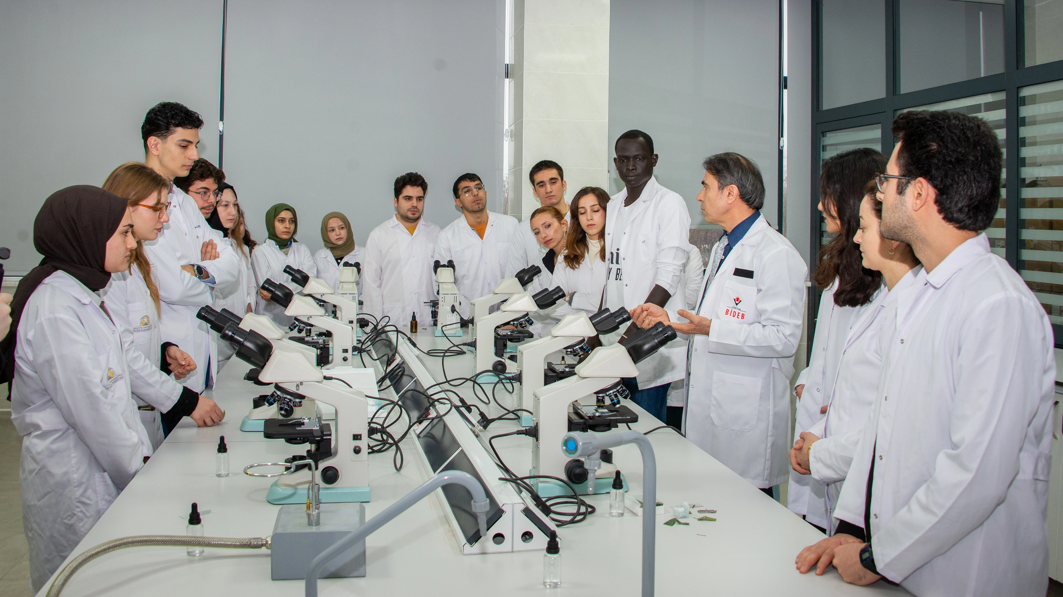 Eczacılık Fakültesi, akademisyenlere ve öğrencilere önemli fırsatlar sunuyor