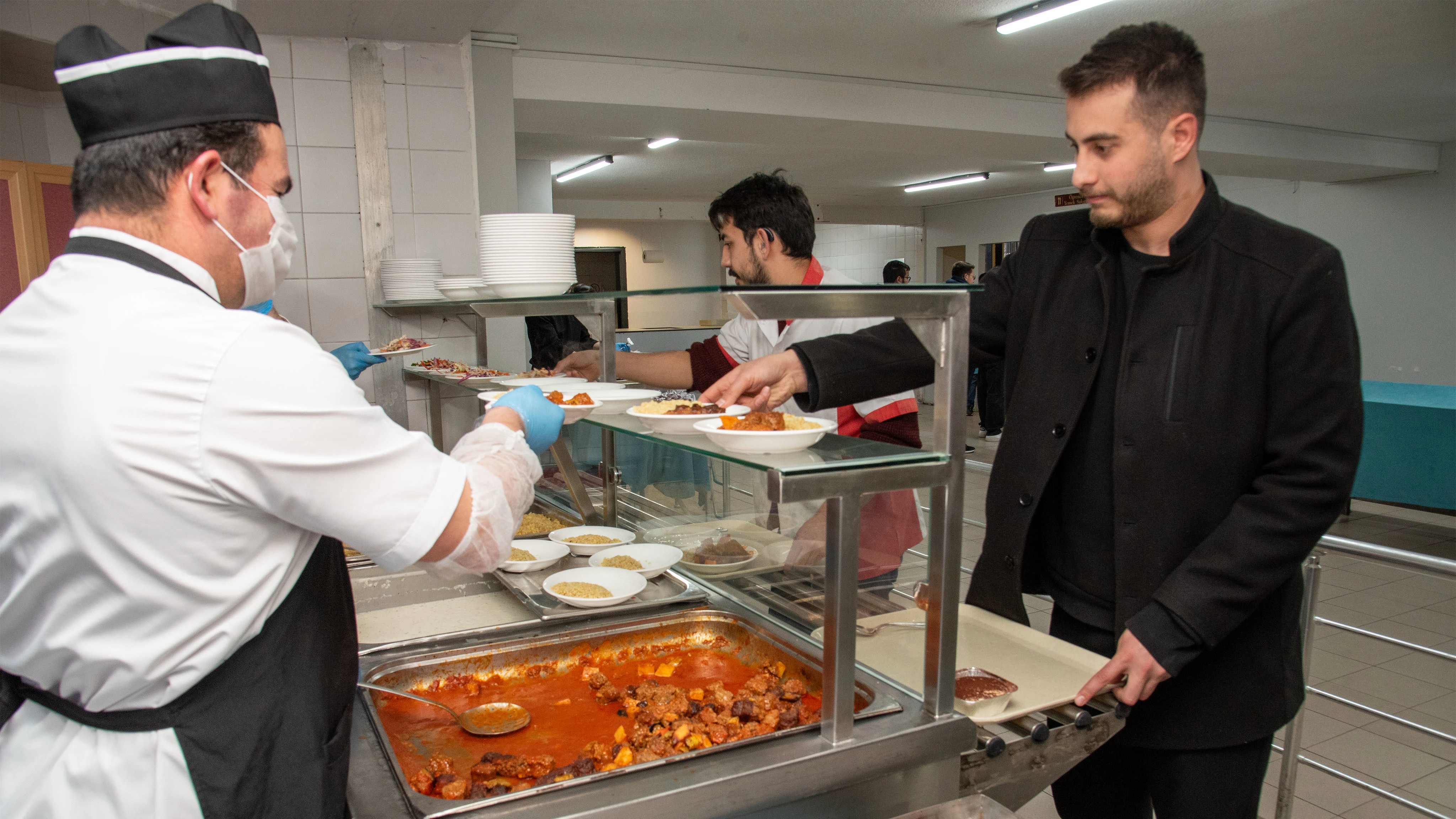 Selçuk Üniversitesi Yemekhanesinde binlerce öğrenci iftar sofralarında buluşuyor