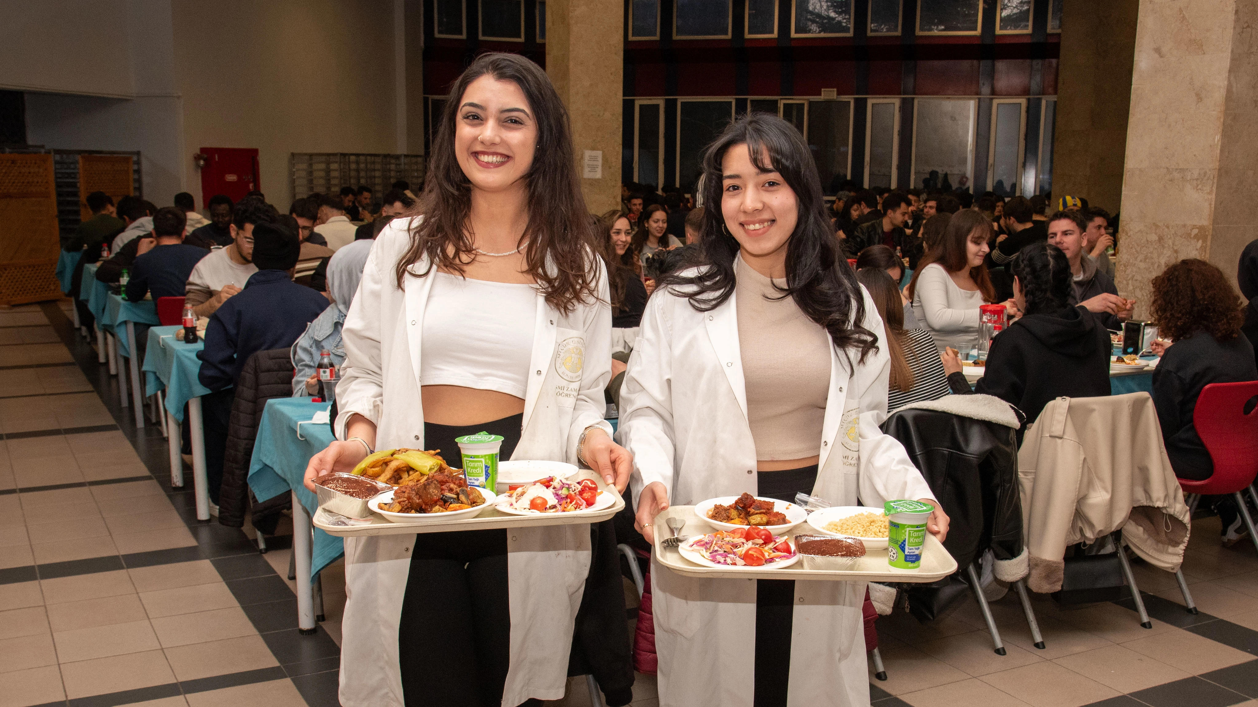 Selçuk Üniversitesi Yemekhanesinde binlerce öğrenci iftar sofralarında buluşuyor