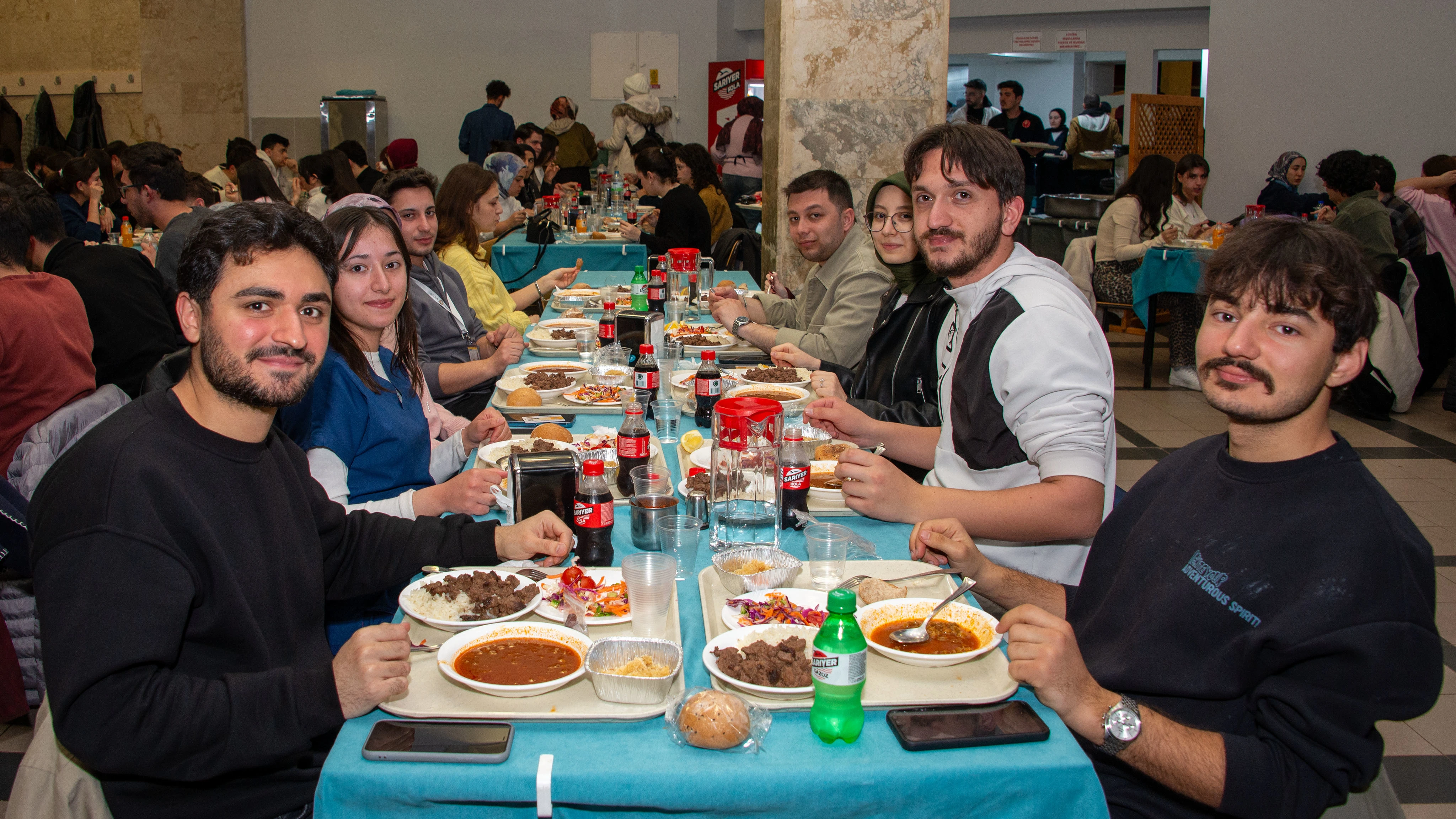 Selçuk Üniversitesi Yemekhanesinde binlerce öğrenci iftar sofralarında buluşuyor