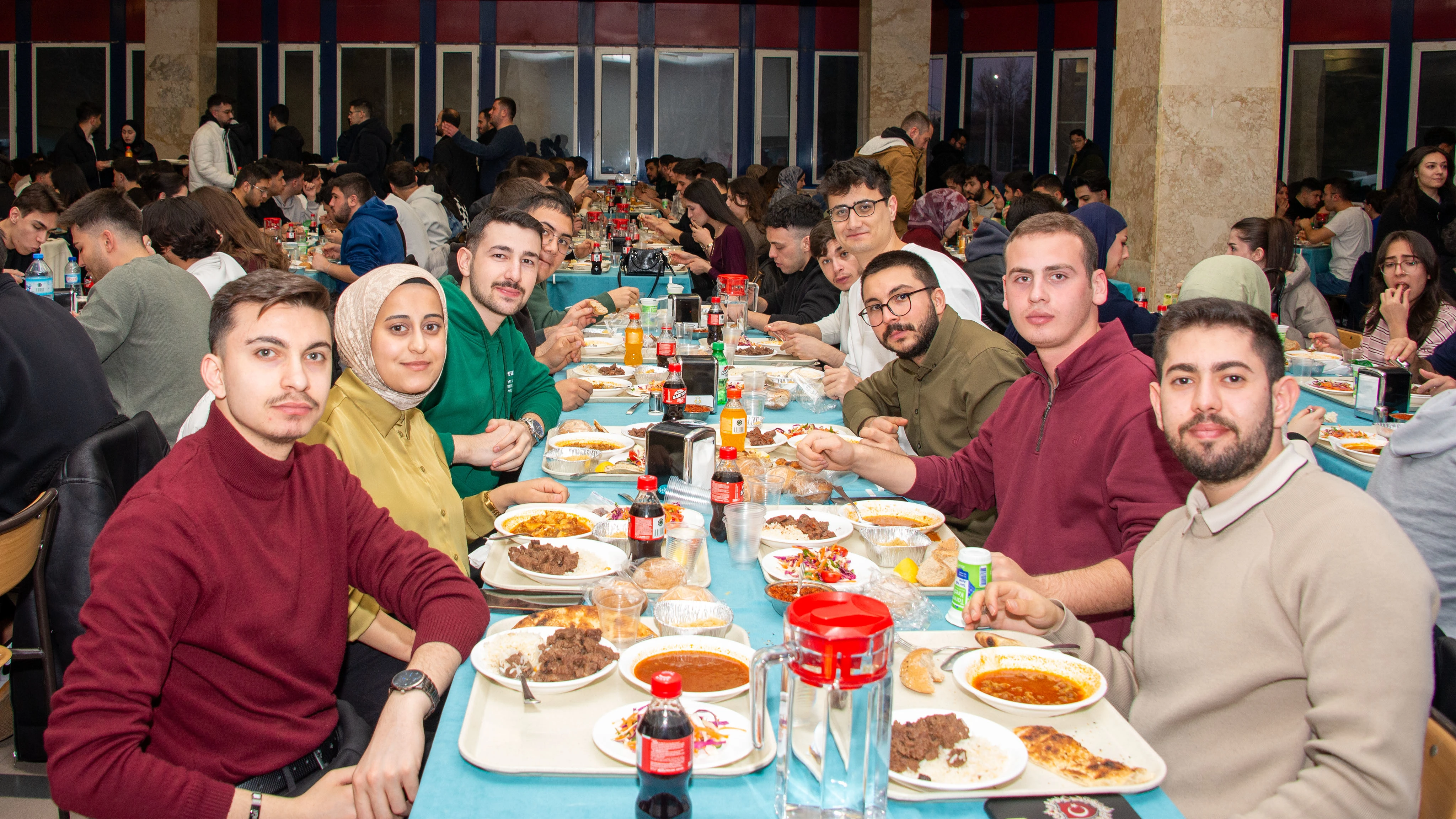Selçuk Üniversitesi Yemekhanesinde binlerce öğrenci iftar sofralarında buluşuyor