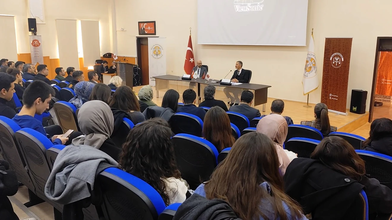 Adalet Komisyonu Başkanı Hasan Ay, Kariyer Günleri’nde öğrencilerle tecrübelerini paylaştı