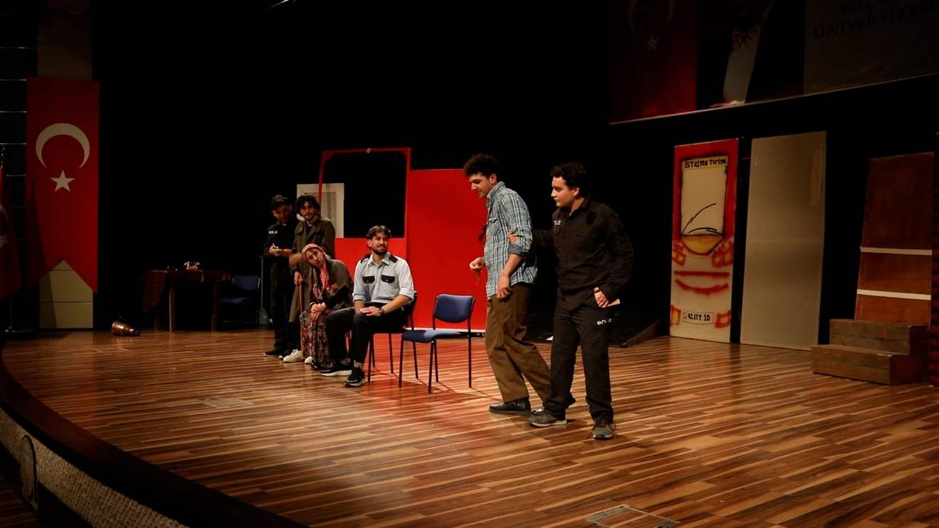 “Otogargara” Oyunu Selçuk Üniversitesinde sahnelendi