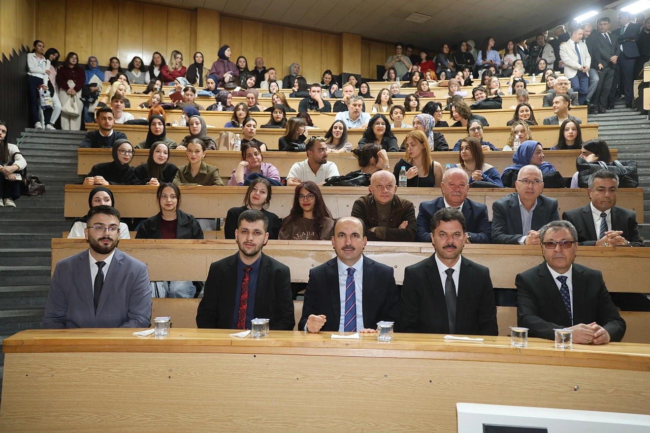 Büyükşehir Belediye Başkanı Altay, Selçuk Üniversitesi öğrencileriyle buluştu