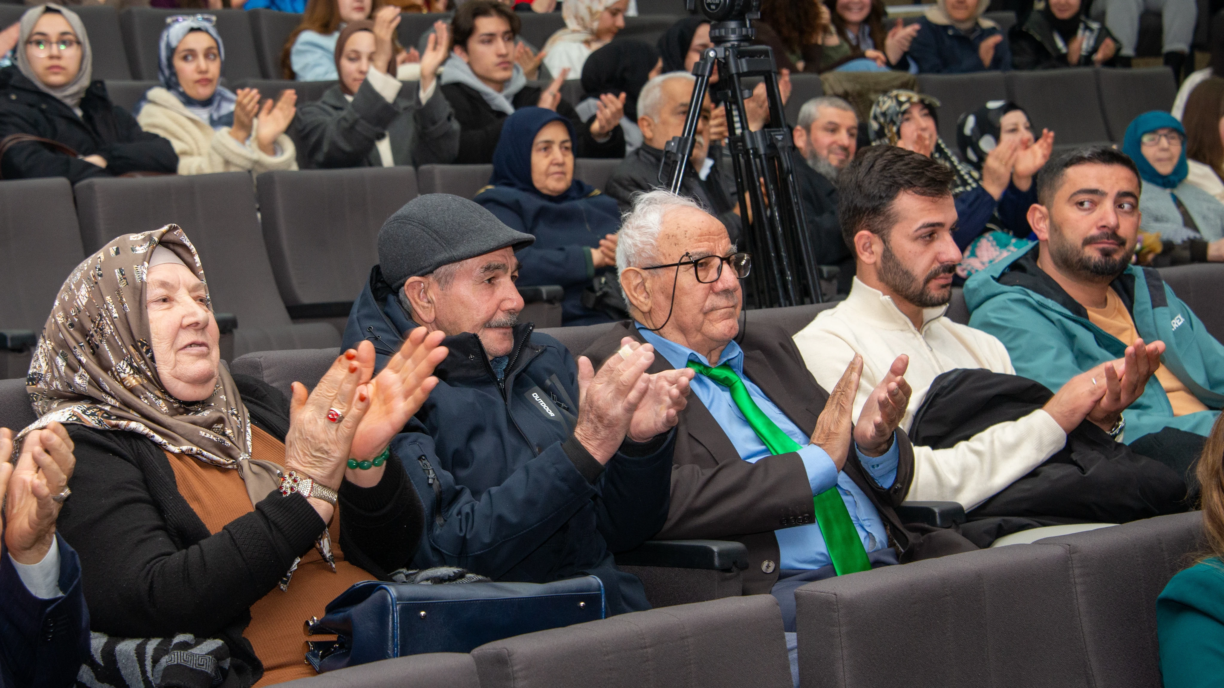 1. Geleneksel Çınarların Gölgesinde Kültür ve Sanat Buluşması