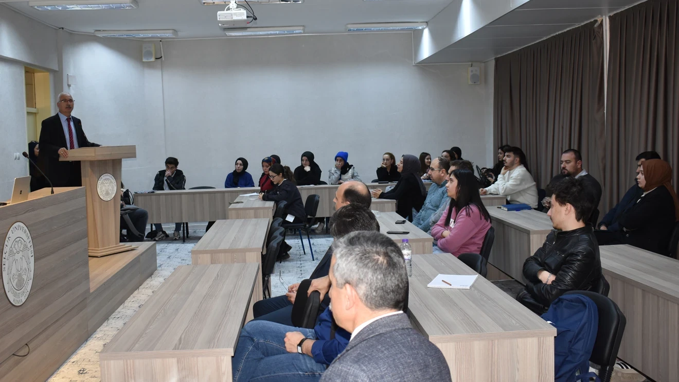 Türkiyat Konuşmaları: "Doğu Türkistan'daki Uygur Türkleriyle İlgili Güncel Gelişmeler"  adlı konferans gerçekleştirildi.