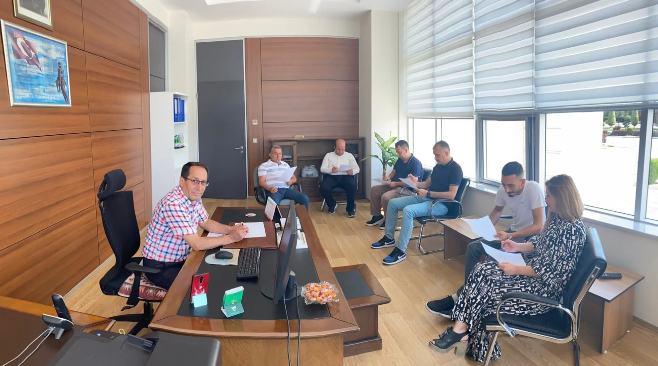 Müdürlüğümüz bünyesinde 31.07.2025 tarihinde Gelen Evrak Personeli Mustafa ATALAY tarafından Gelen Evrak bürosundaki işleyiş ile ilgili eğitim verildi.