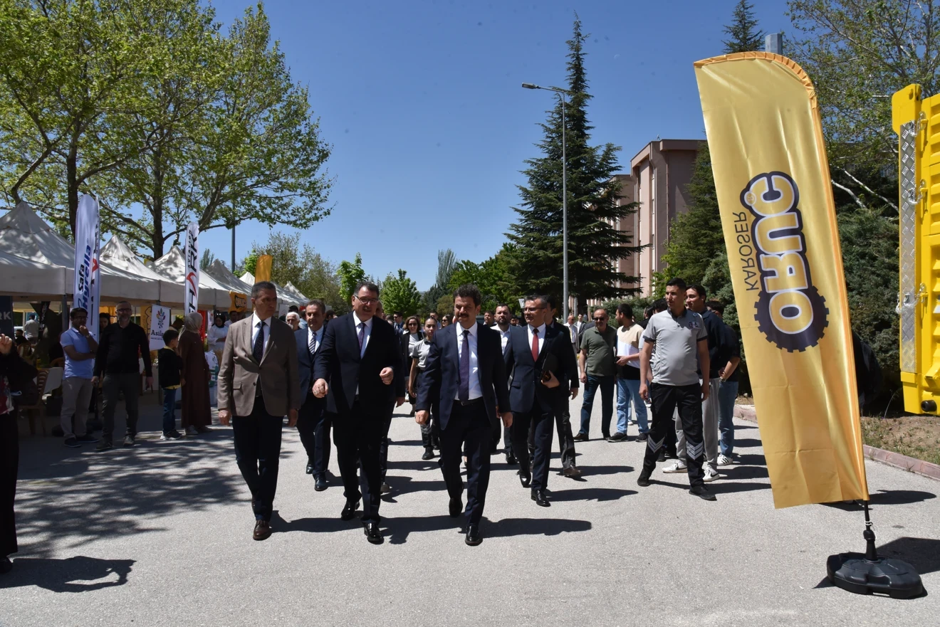 SELÇUK TARIMTECH'25 TARIM TEKNOLOJİLERİ FESTİVALİ GERÇEKLEŞTİRİLDİ