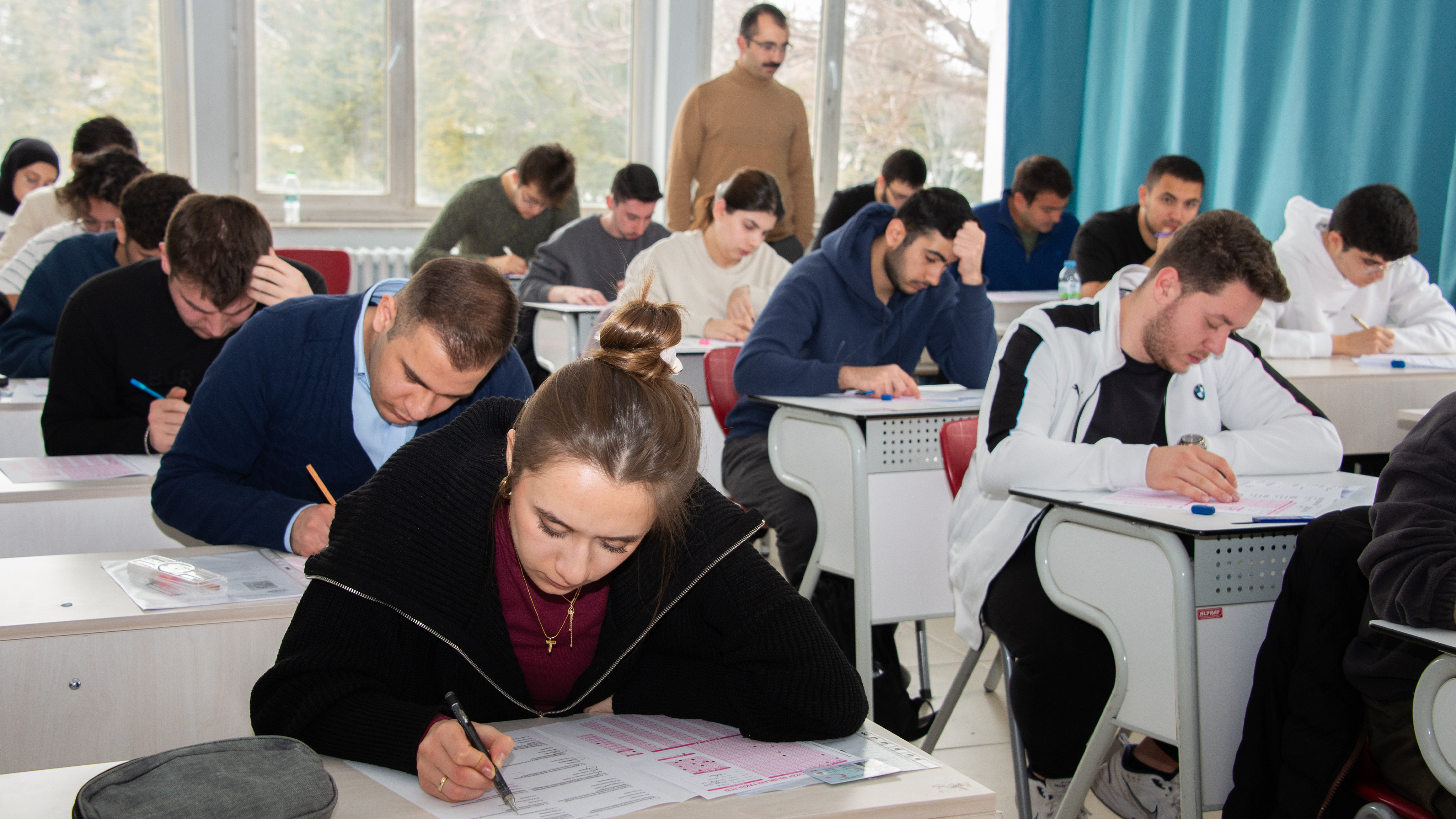 Uçak teknisyeni olmak isteyenler Selçuk Üniversitesinde sınava girdi