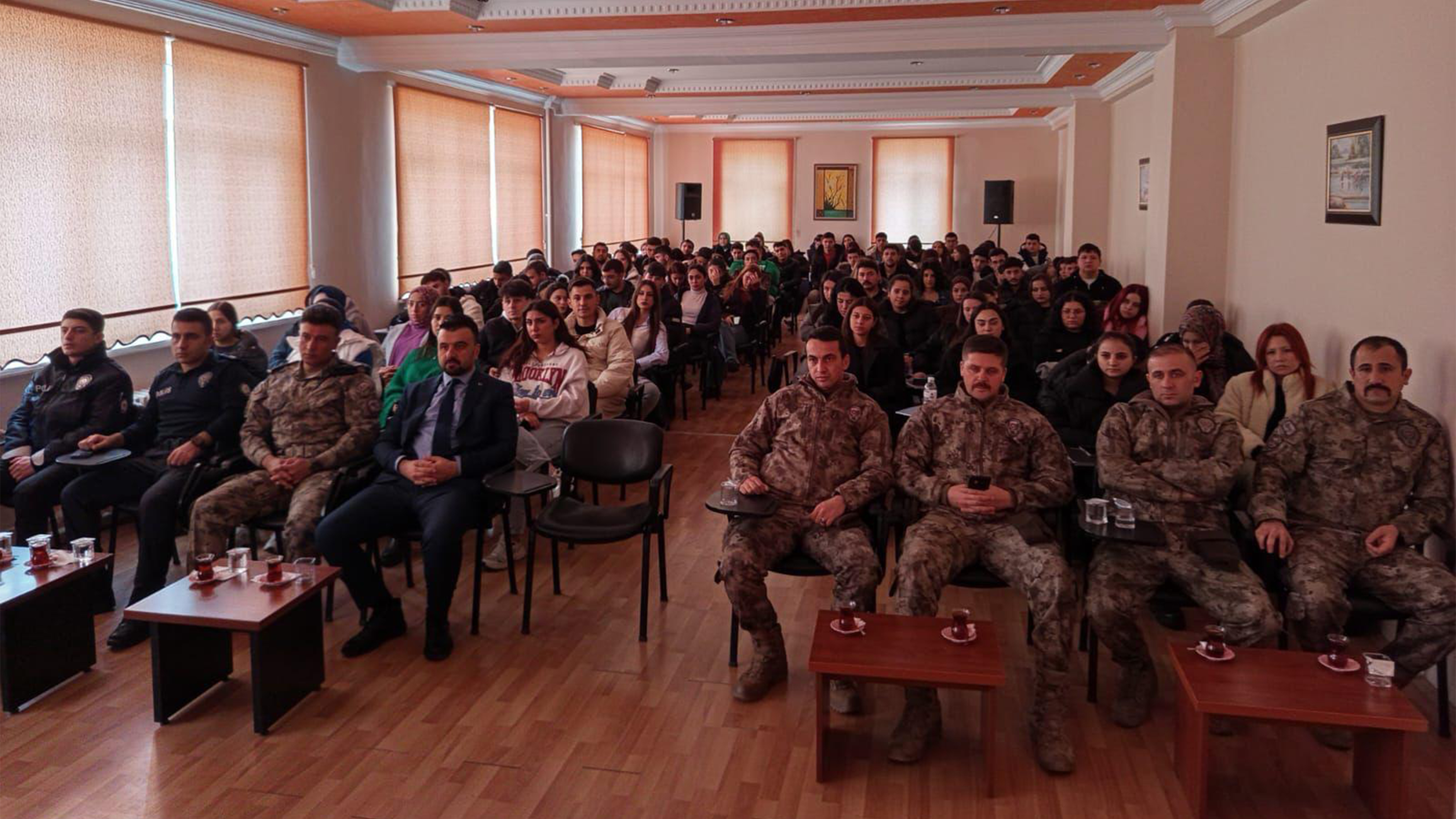 Özel harekat ekipleri Hadim MYO’da öğrencilerle buluştu