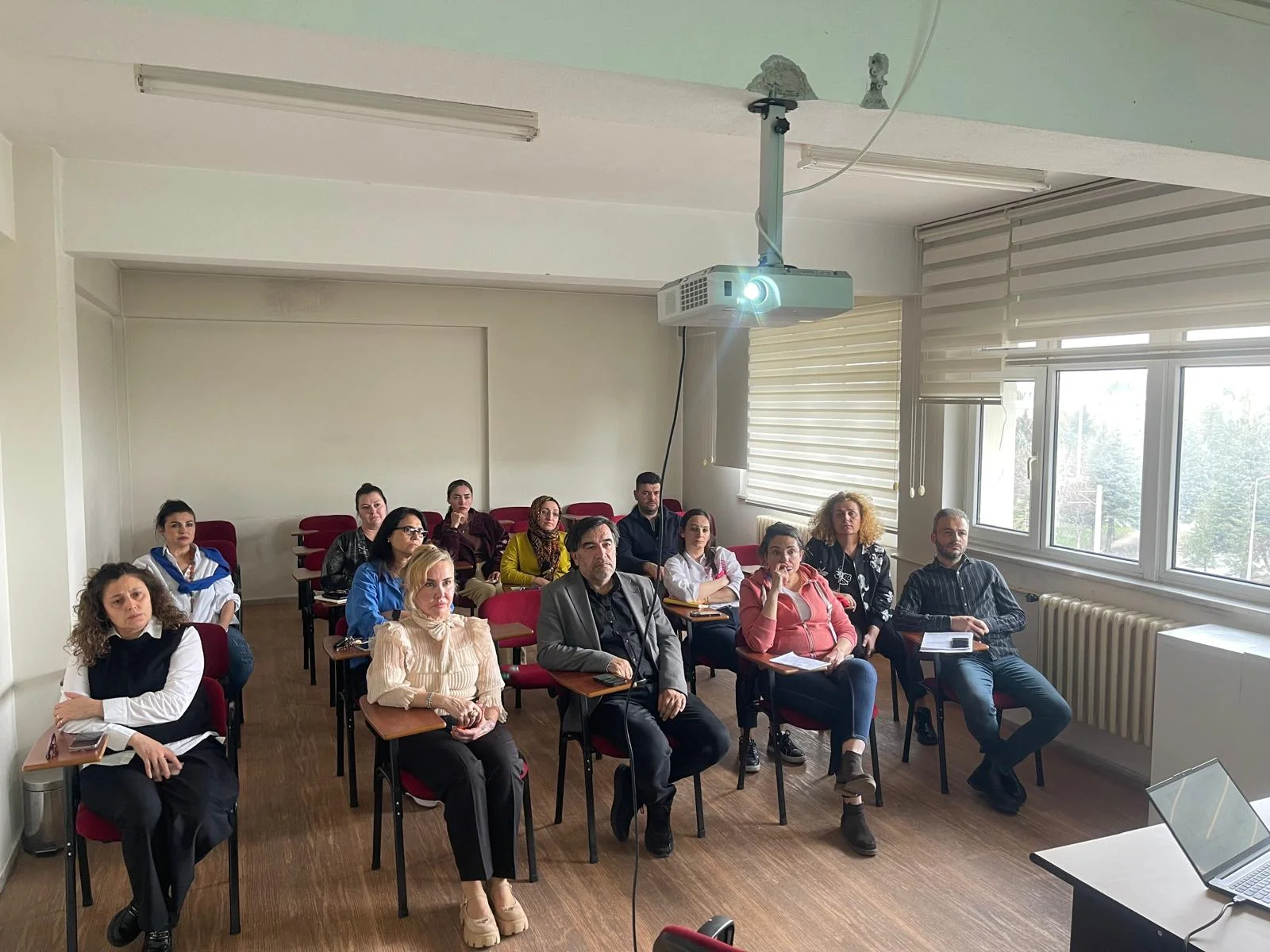 Mimarlık ve Tasarım Fakültesi Akademik-İdari Personellerine Yönelik Seminer Gerçekleştirildi
