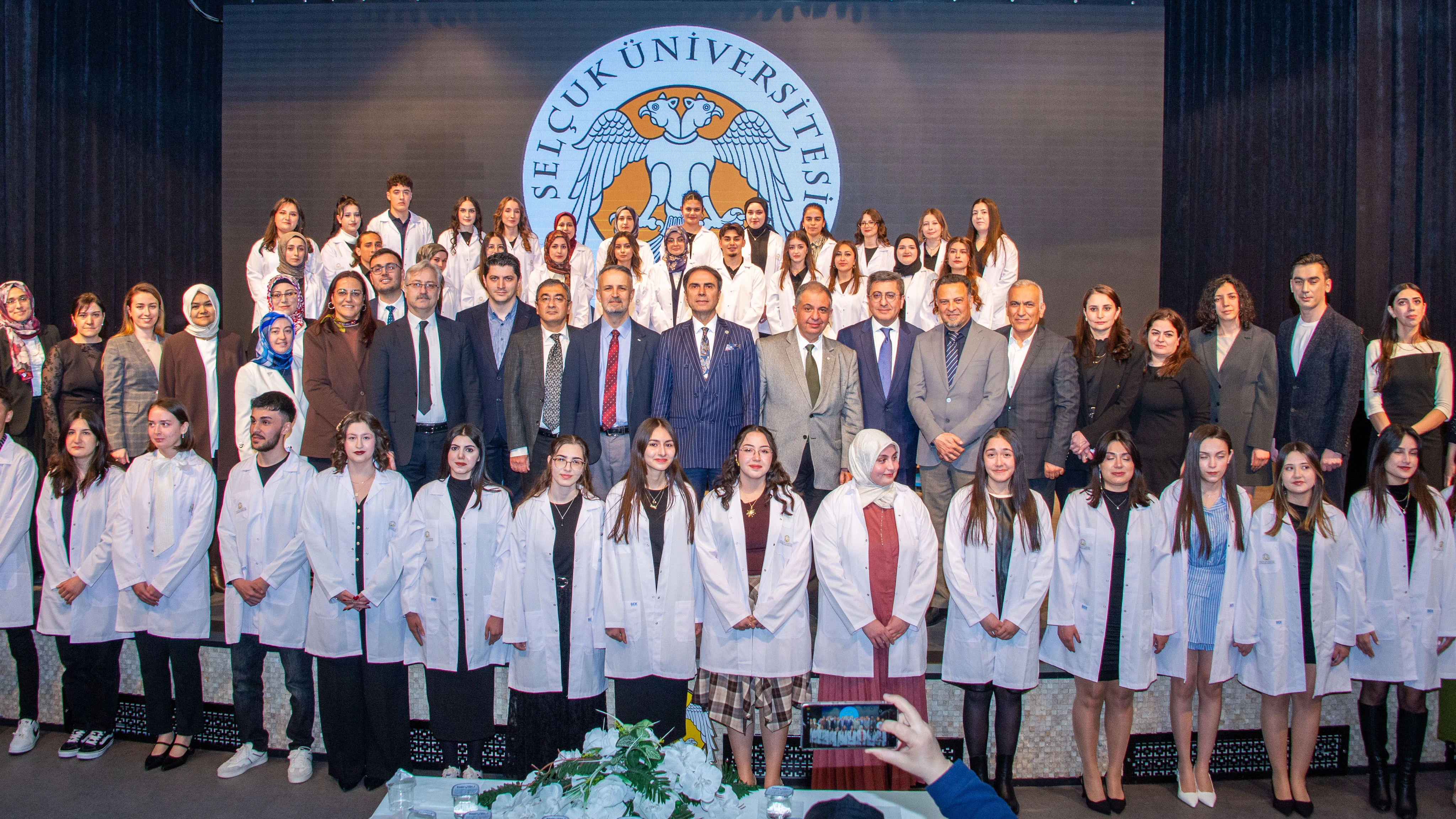 Eczacılık Fakültesinde beyaz önlük heyecanı