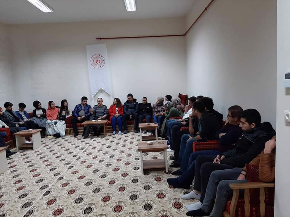Bozkır Meslek Yüksekokulu Öğrencilerimize Yönelik Sayın Kaymakamımız Oltan Bayraktar ile Gençlik Merkezinde Söyleşi Gerçekleştirildi