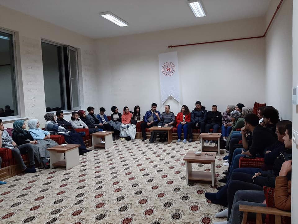 Bozkır Meslek Yüksekokulu Öğrencilerimize Yönelik Sayın Kaymakamımız Oltan Bayraktar ile Gençlik Merkezinde Söyleşi Gerçekleştirildi