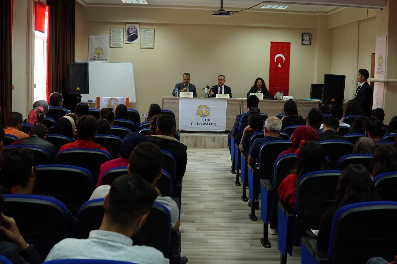 Yüksekokulumuzda "Öğrencilerimizi Dinliyoruz" Adlı Panel Gerçekleştirildi 