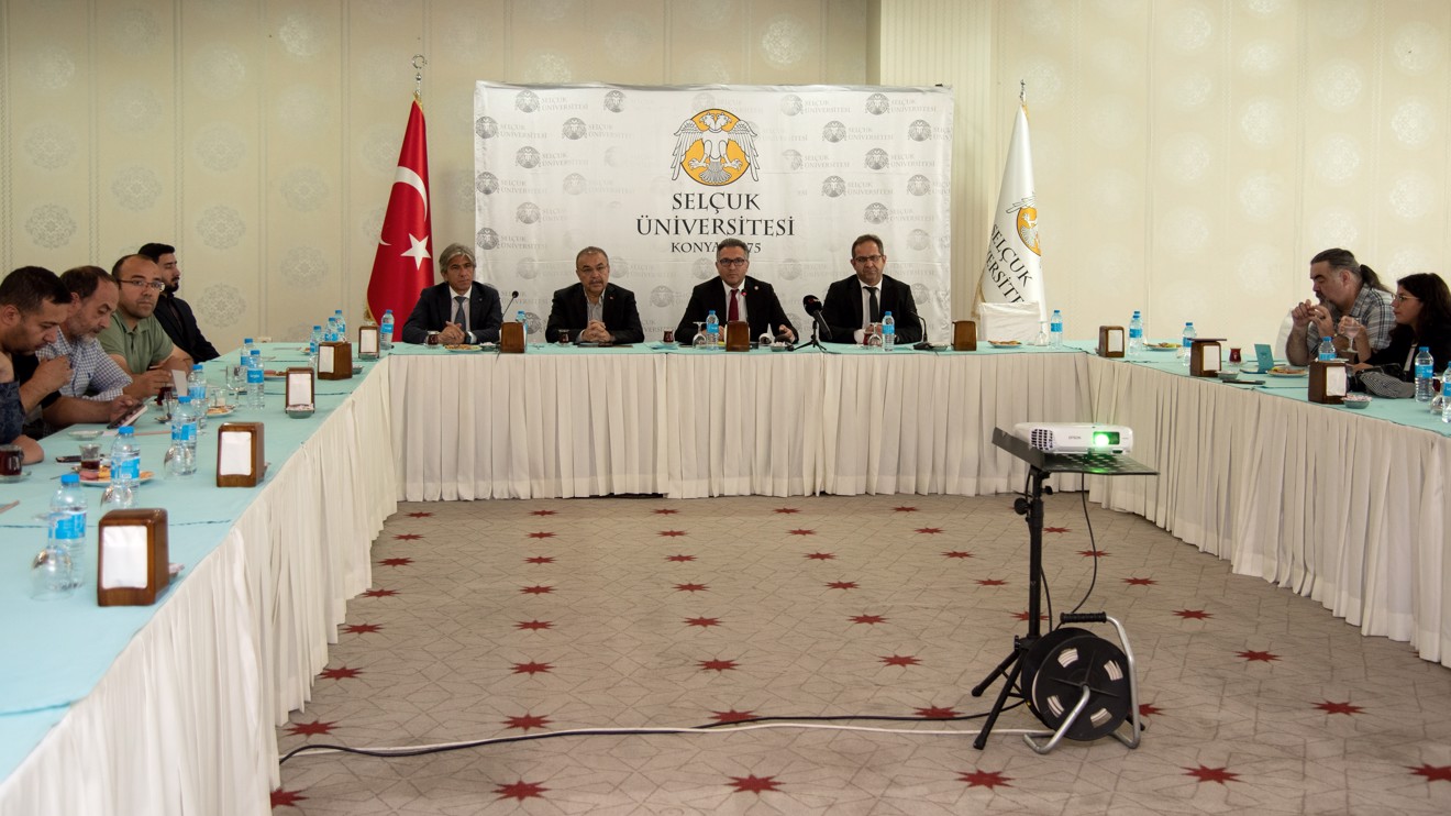 Rektör Aksoy, basın mensuplarıyla buluştu