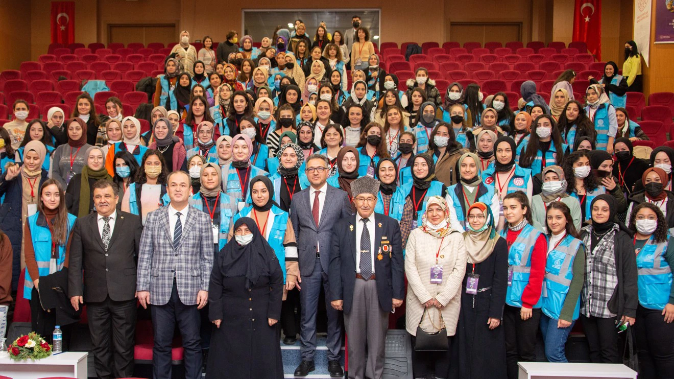 Rector Aksoy met with young people at Volunteering Camp