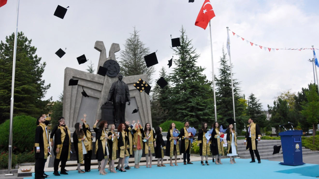 21 students graduated from the Department of English Language and Literature