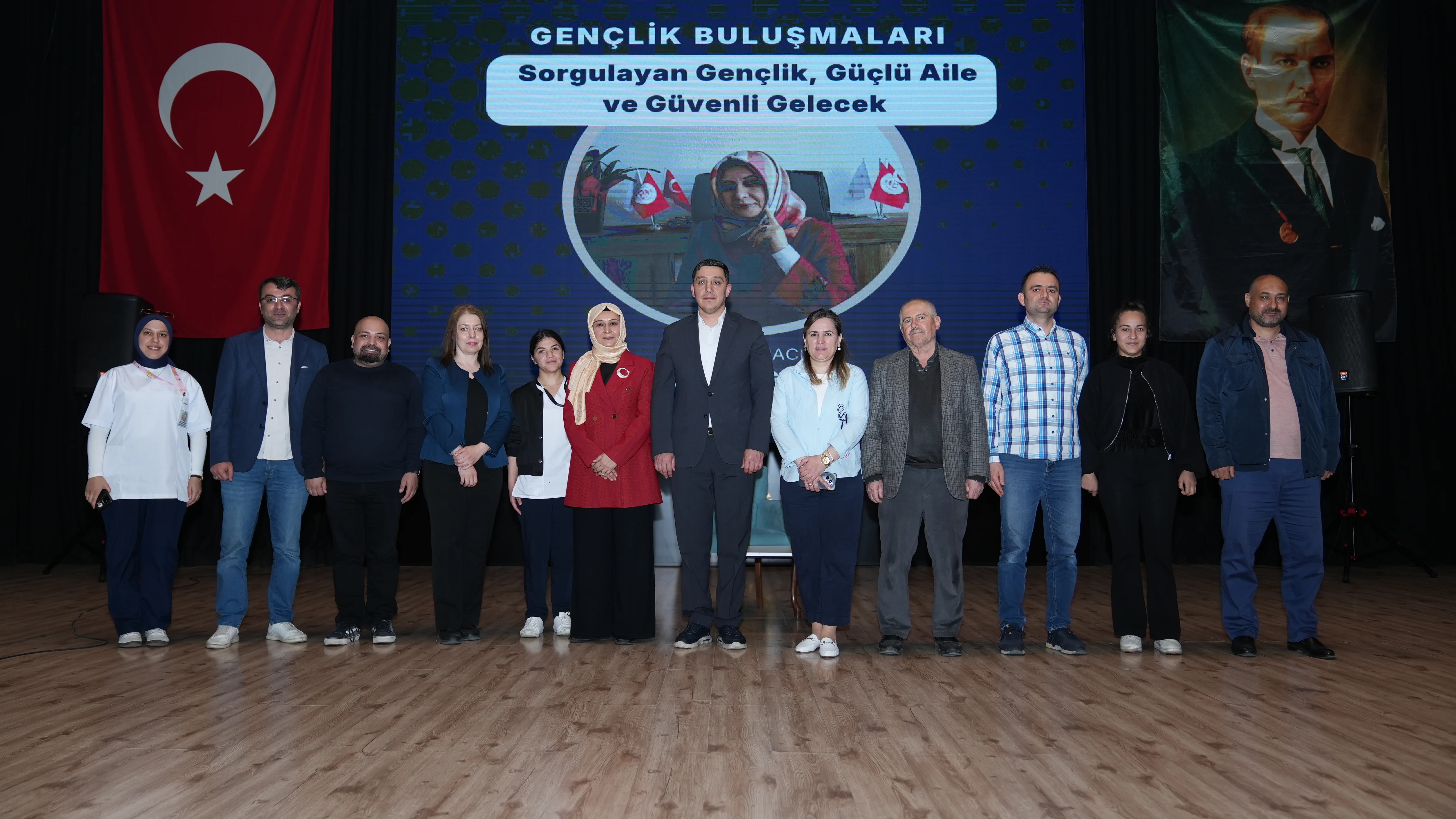 Sorgulayan Gençlik Güçlü Aile Güvenli Gelecek Semineri