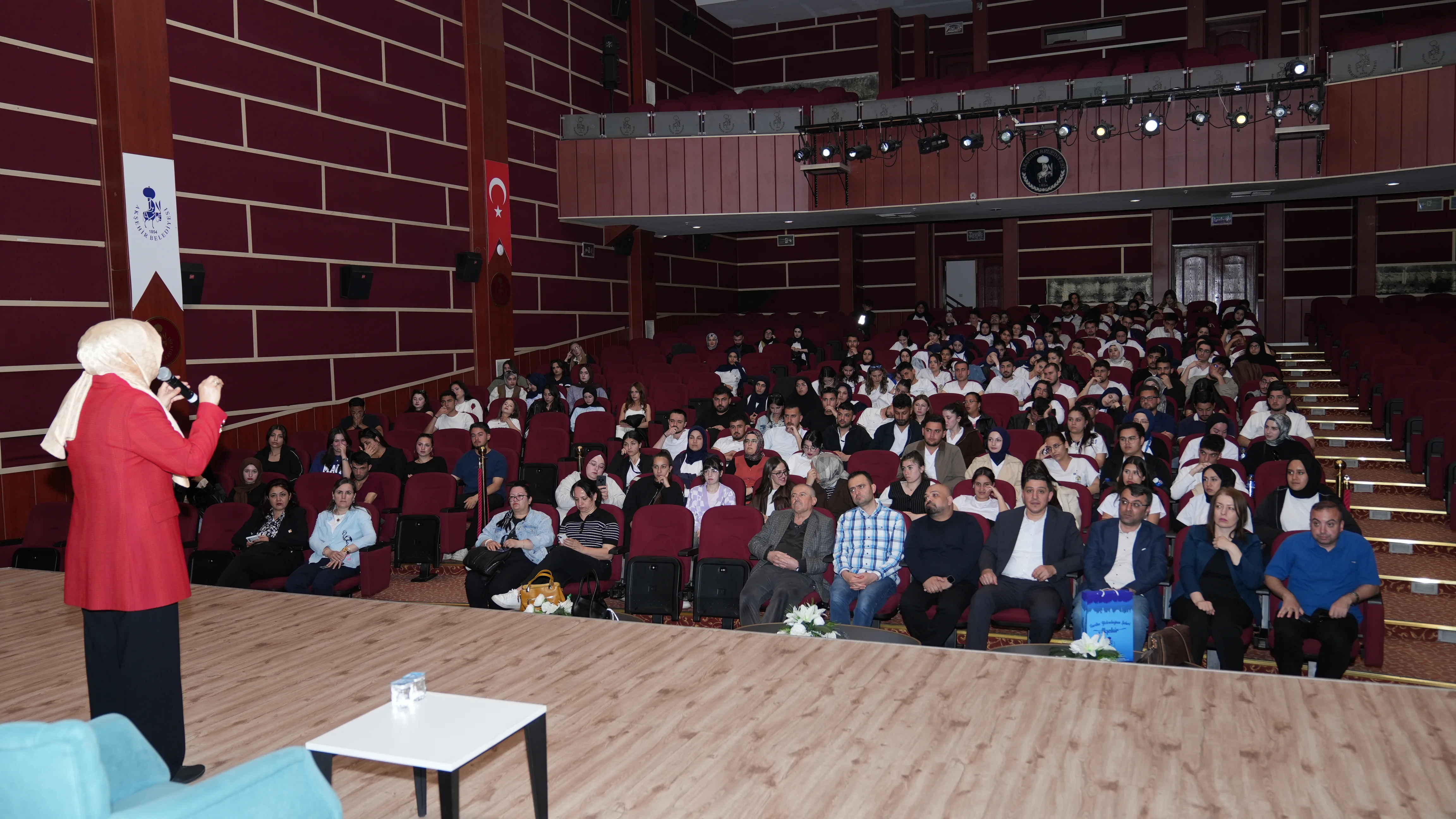 Sorgulayan Gençlik Güçlü Aile Güvenli Gelecek Semineri