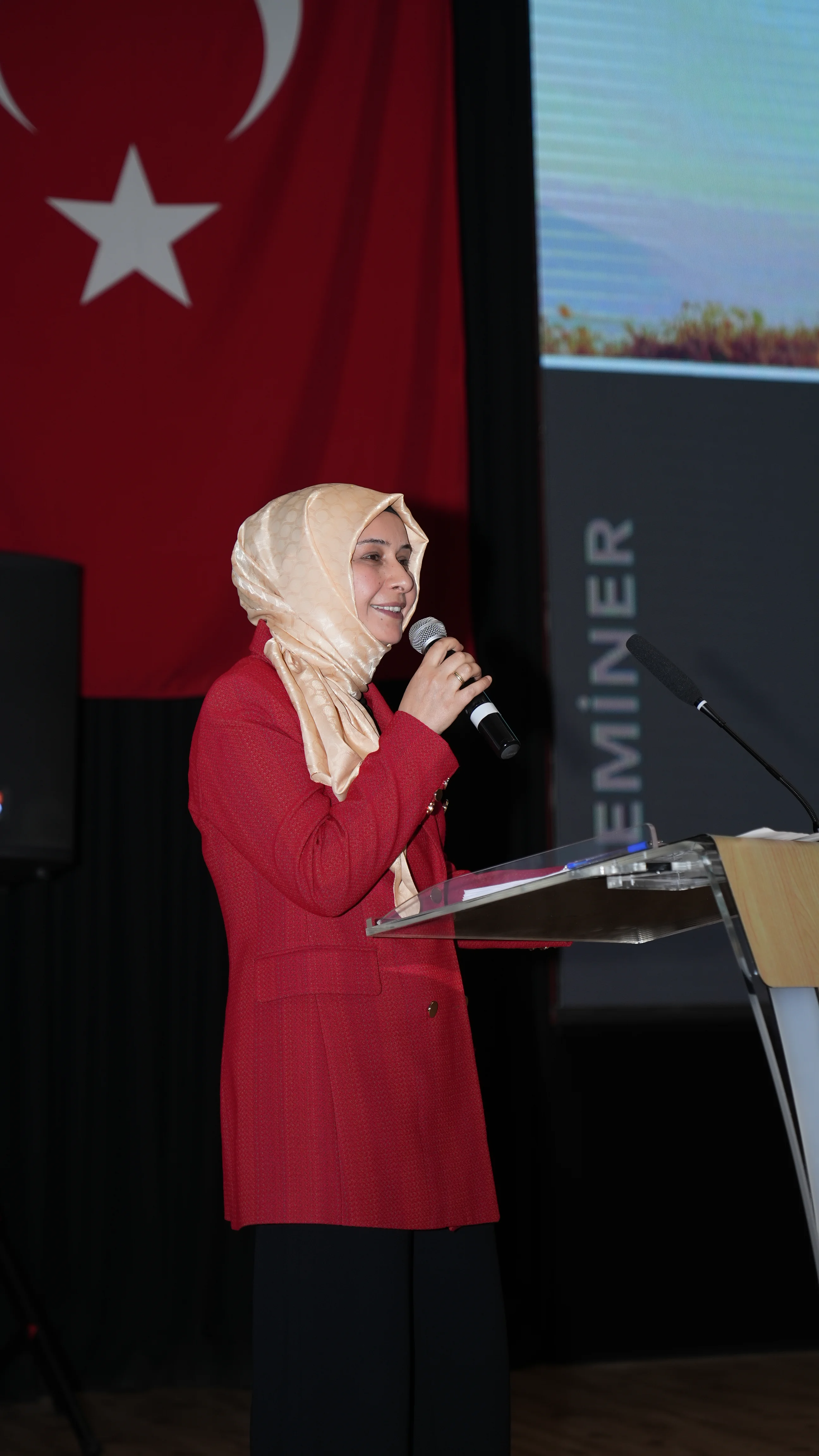 Sorgulayan Gençlik Güçlü Aile Güvenli Gelecek Semineri